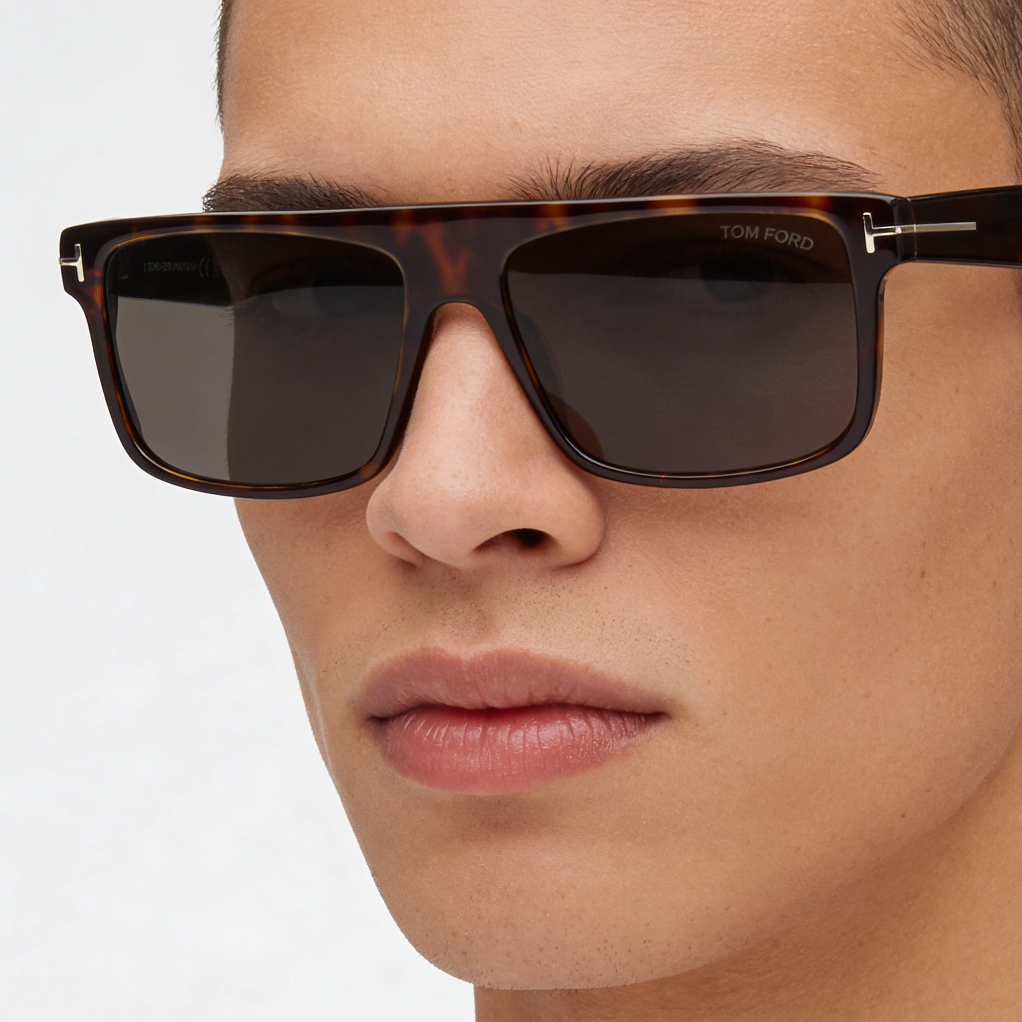 Gafas de sol Tom Ford Classic unisex de plástico color Havana oscuro, sin polarizar, con protección UV y lentes gris oscuro ahumado de 58 mm, Photo 3