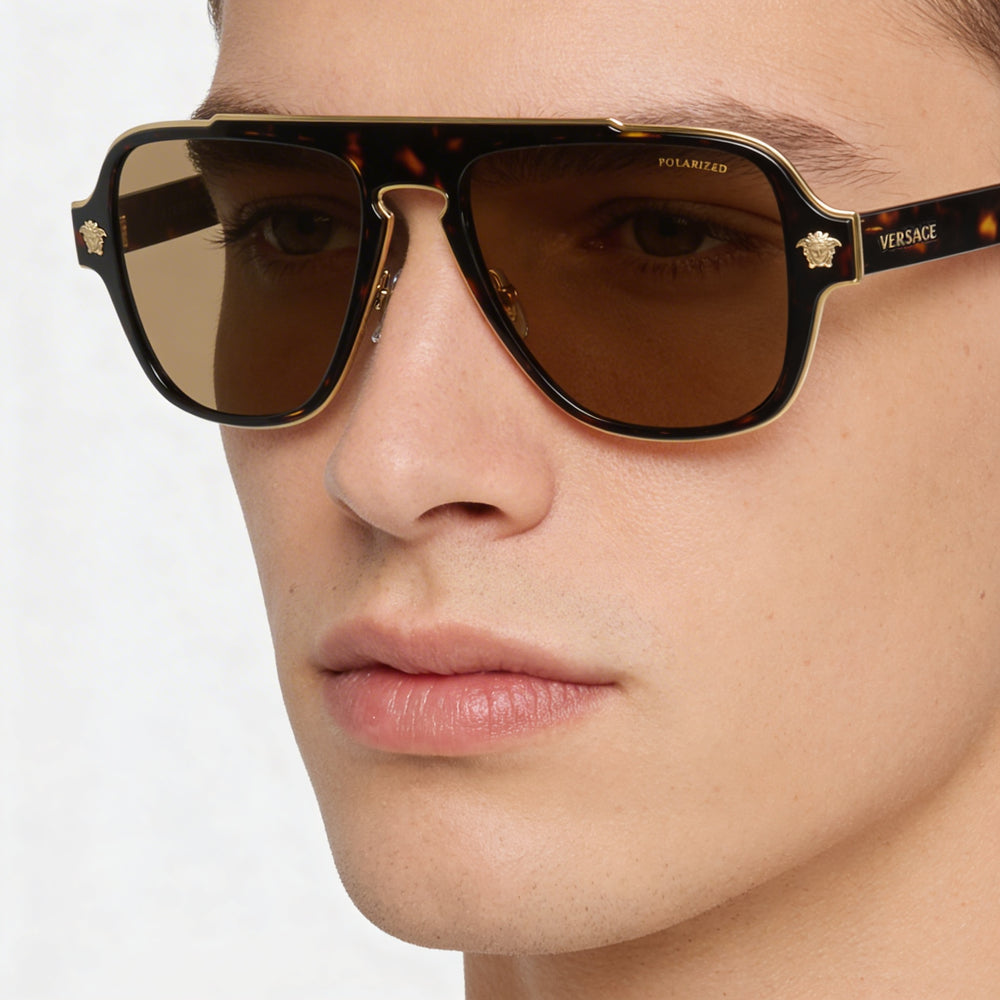 Gafas de sol unisex contemporáneas Versace con montura de plástico multicolor, lentes polarizadas naranjas con protección UV de 56 mm