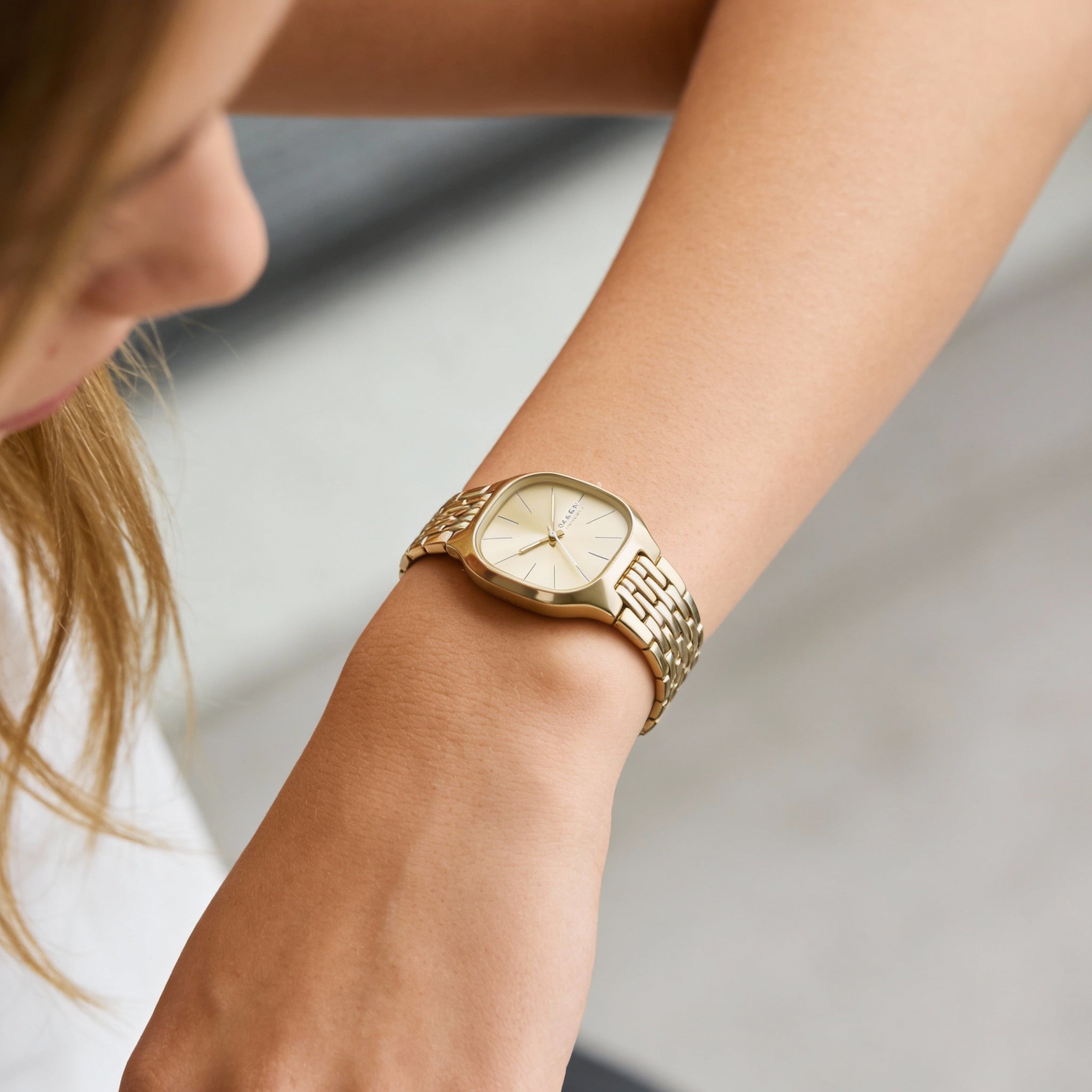 Skagen Mellem Lille Women's Gold Stainless Steel Scratch-Resistant Square 28mm Case Quartz Watch, Photo 4