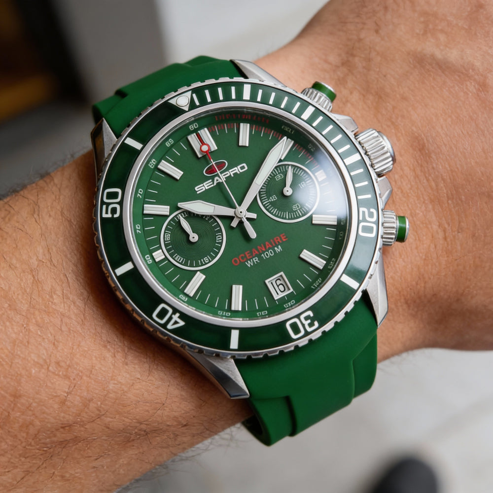 Seapro Modern Men's Green Dial Stainless Steel Case Silicone Strap Water Resistant Quartz Movement Mineral Crystal Watch