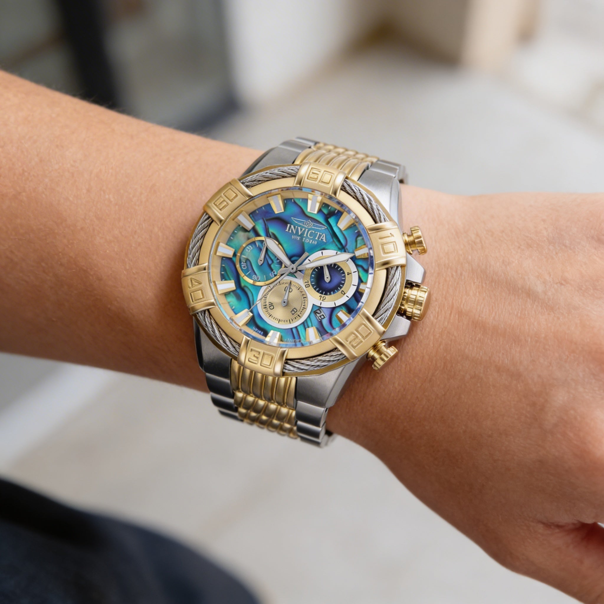 Reloj Invicta Bolt 49898 de 51 mm unisex con pulsera de acero inoxidable plateada, esfera multicolor, resistente al agua hasta 10 ATM, Photo 4