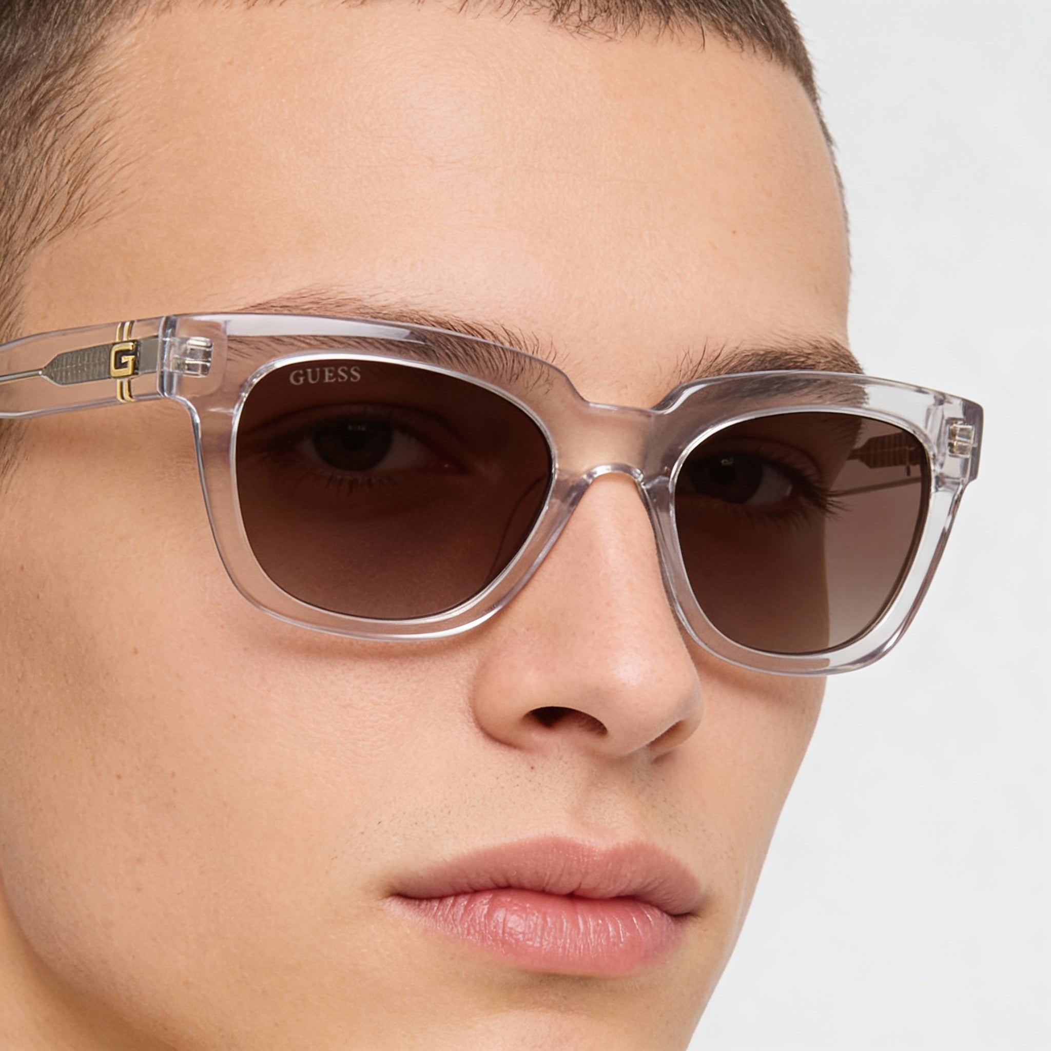 GUESS Gu00206 Unisex Injected Crystal Frame with Gradient Brown Polycarbonate Non-Polarized UV Protection Lenses 53mm, Photo 4