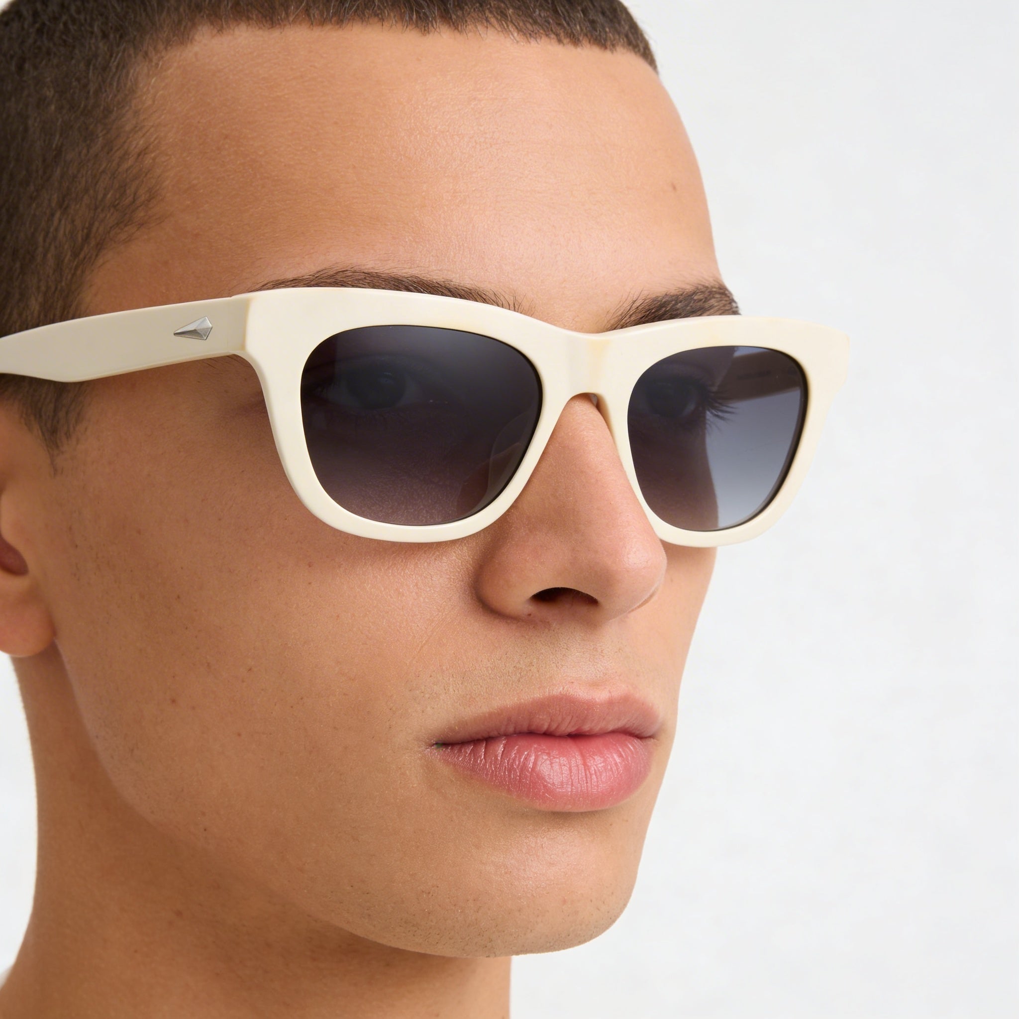 Rag & Bone Casual Unisex Sunglasses with Ecological Oil Frame, White, Dark Grey Shaded Non-Polarized Lenses, 52mm, Photo 4