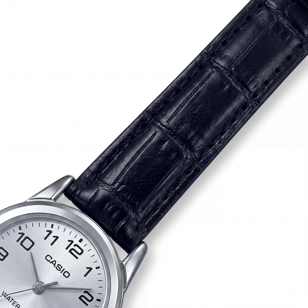 Reloj analógico Casio LTPV001L-7B para mujer, caja de acero inoxidable marrón/plateado, correa de cuero, manecillas luminosas, 31 mm