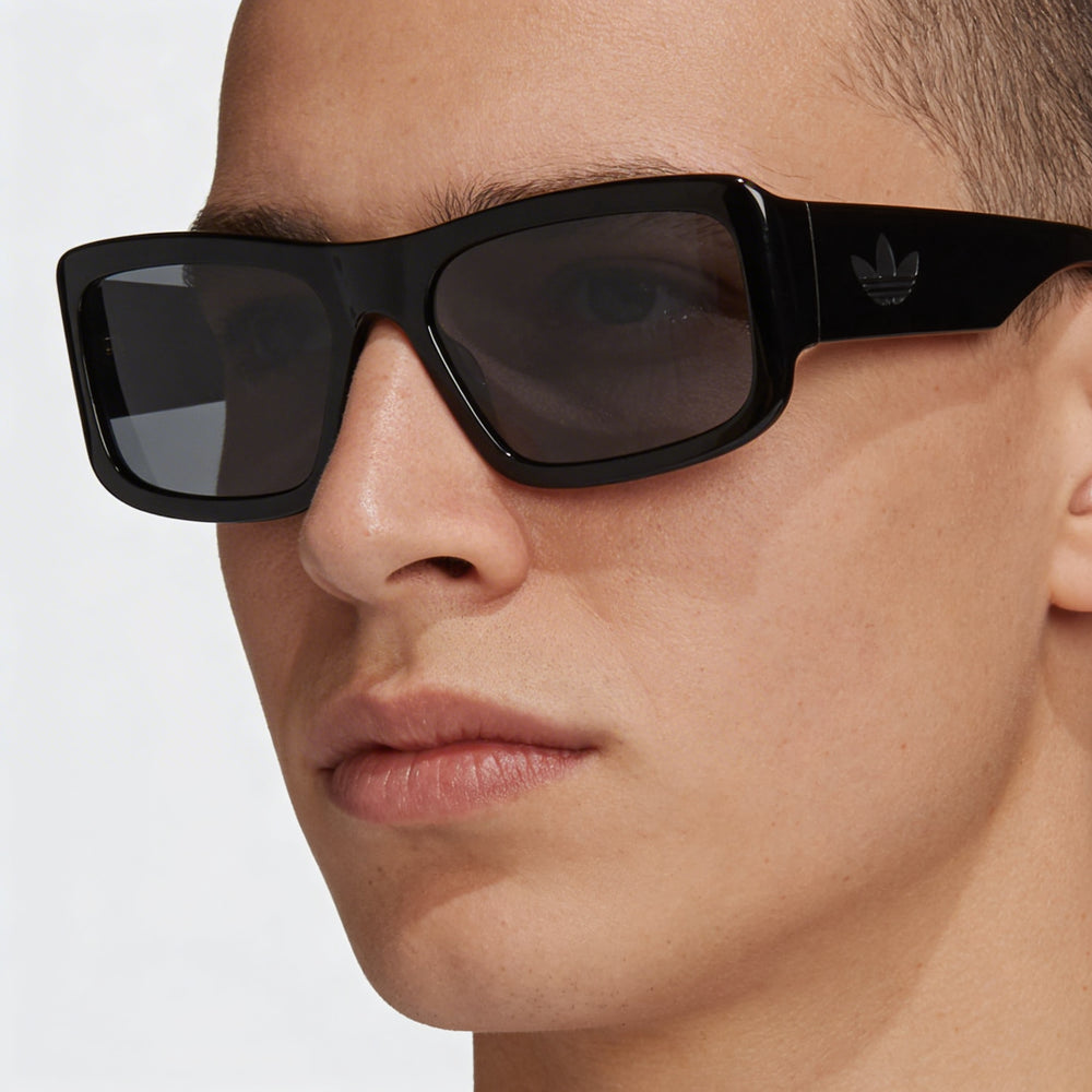 Gafas de sol unisex clásicas Marcolin, montura negra brillante, lentes plateadas, protección UV, 59-18-135 mm