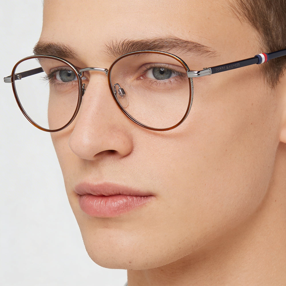 Gafas Tommy Hilfiger unisex Panthos, montura de metal rutenio, lente de policarbonato, sin aumento, 50 mm de ancho de lente.