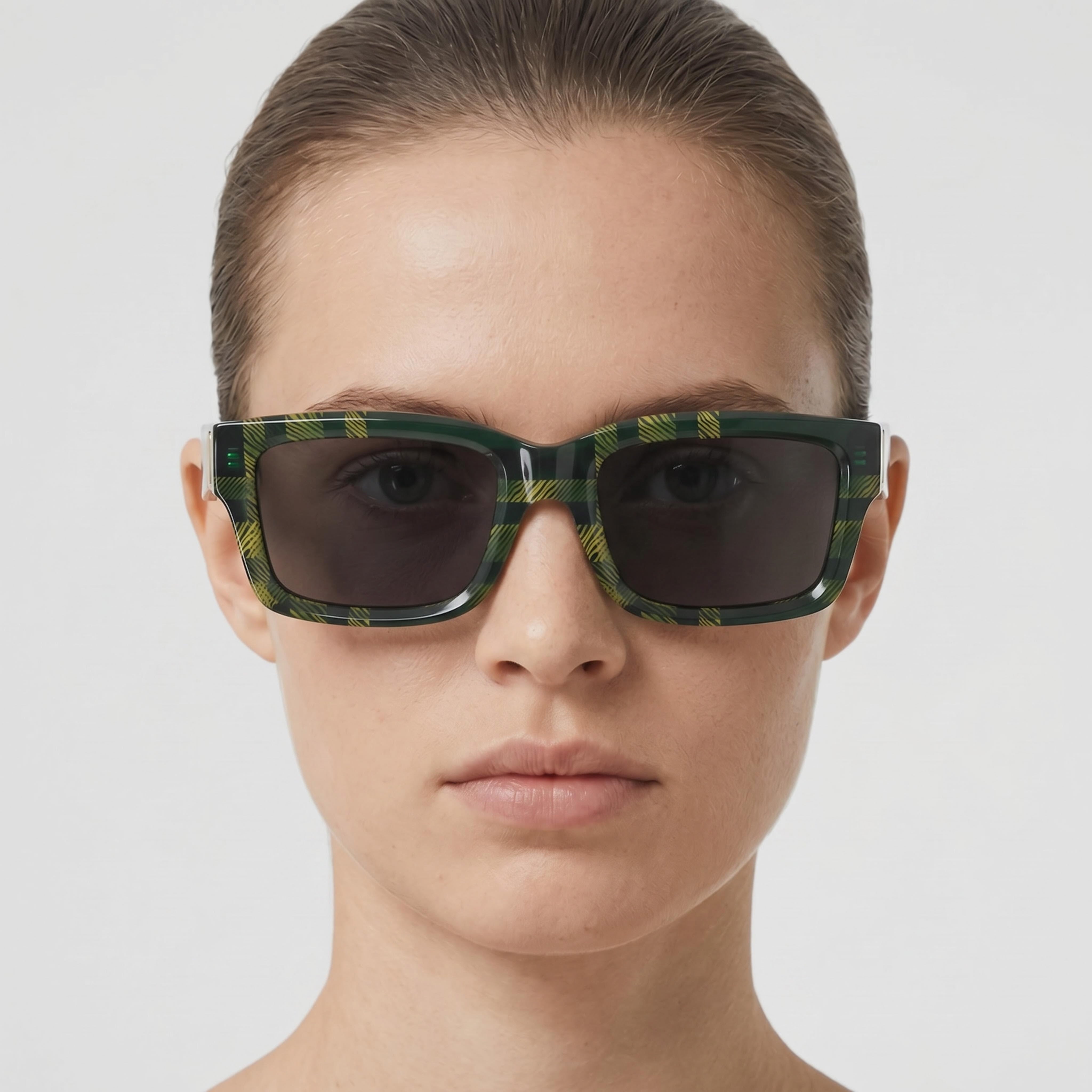 BURBERRY Gafas de Sol de Acetato Clásico para Mujer Cuadros Verde Montura Gris Oscuro Lente Gris Oscuro 55mm, Photo 3