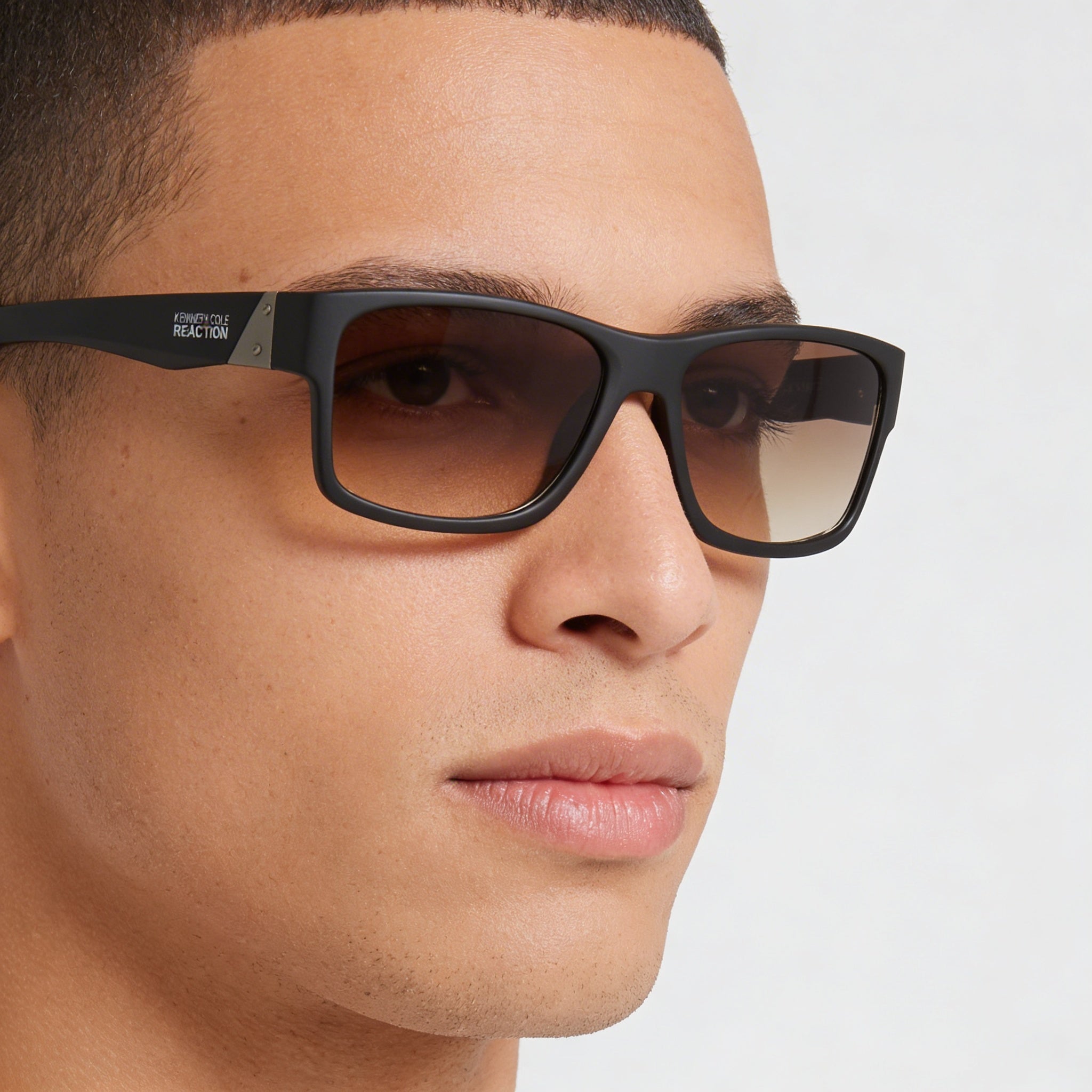 Gafas de sol cuadradas de plástico marrón mate para hombre Kenneth Cole Kc1249, lentes degradadas marrones, 100% protección UV, 45-17-138mm, Photo 3