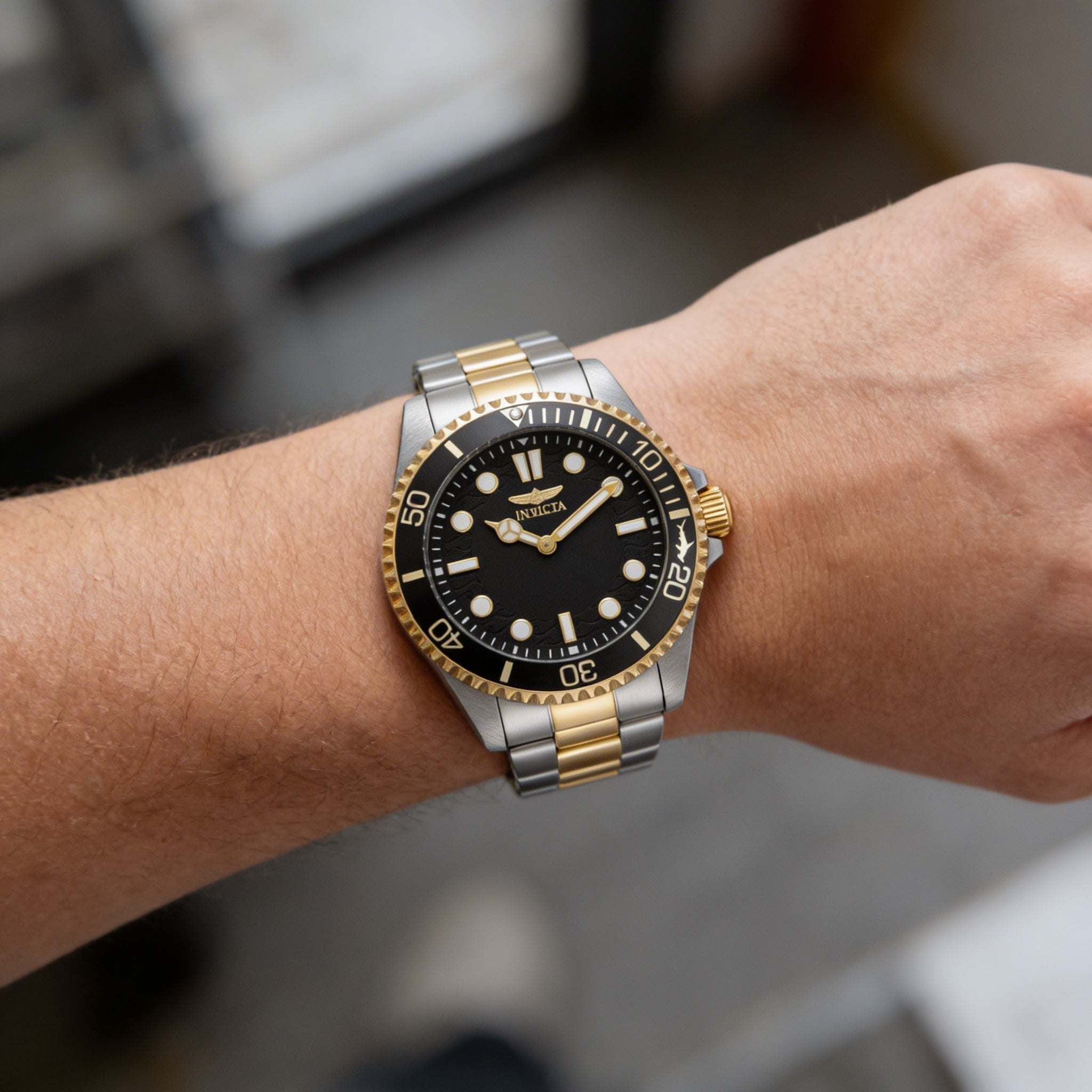 Reloj de cuarzo Invicta Pro Diver 49698 para hombre, de 43 mm, con pulsera de acero inoxidable y esfera negra, 10 ATM, Photo 3