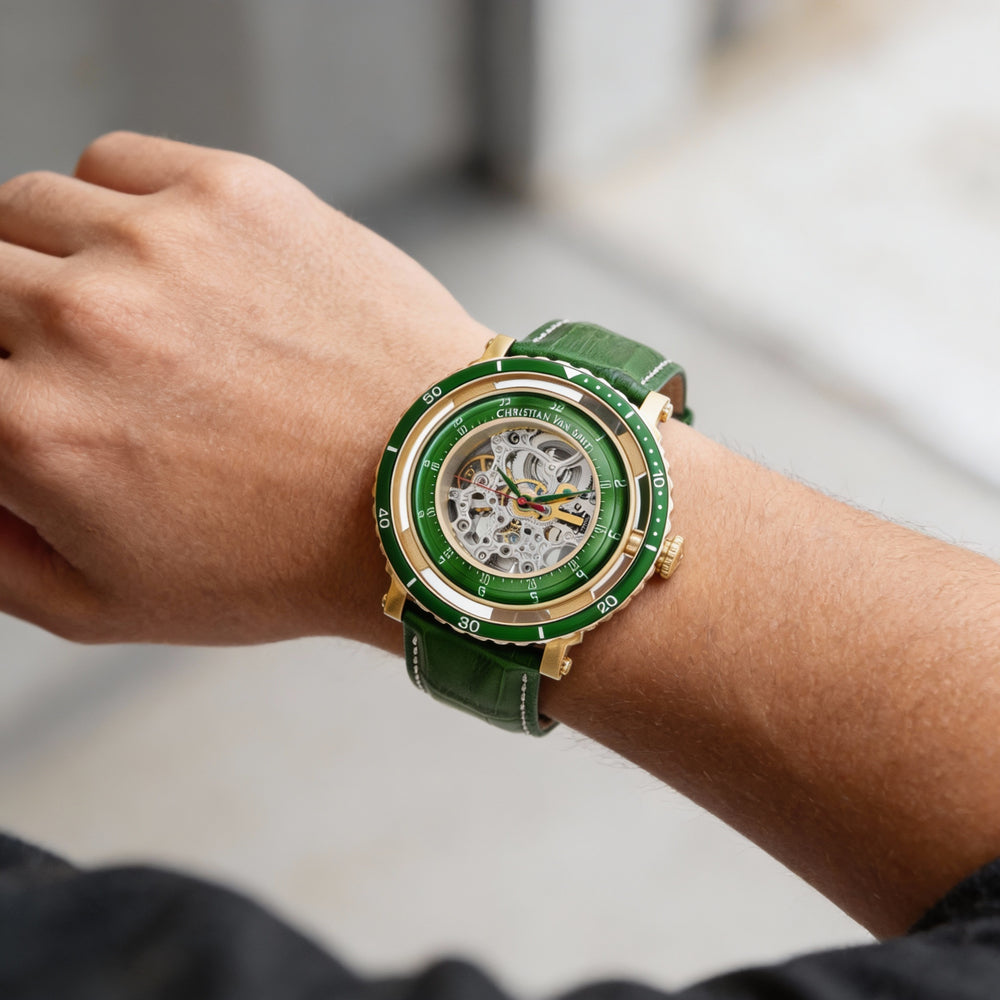 Reloj automático Christian Van Sant para hombre, caja de acero inoxidable plateada, esfera esquelética plateada, correa de piel