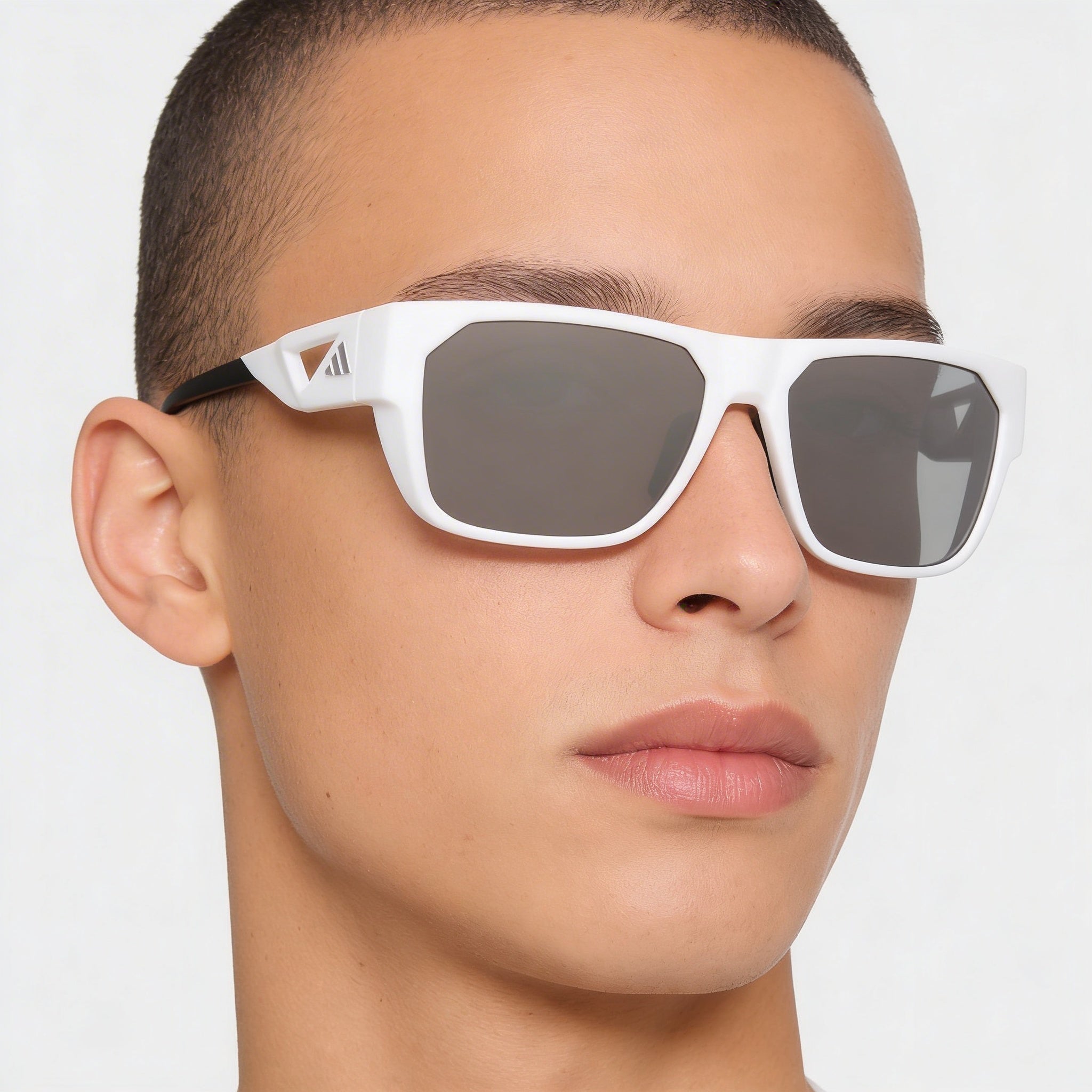 Gafas de sol Adidas contemporáneas, armazón de plástico blanco mate, lentes de espejo ahumado, unisex, protección UV, 57 mm, Photo 4