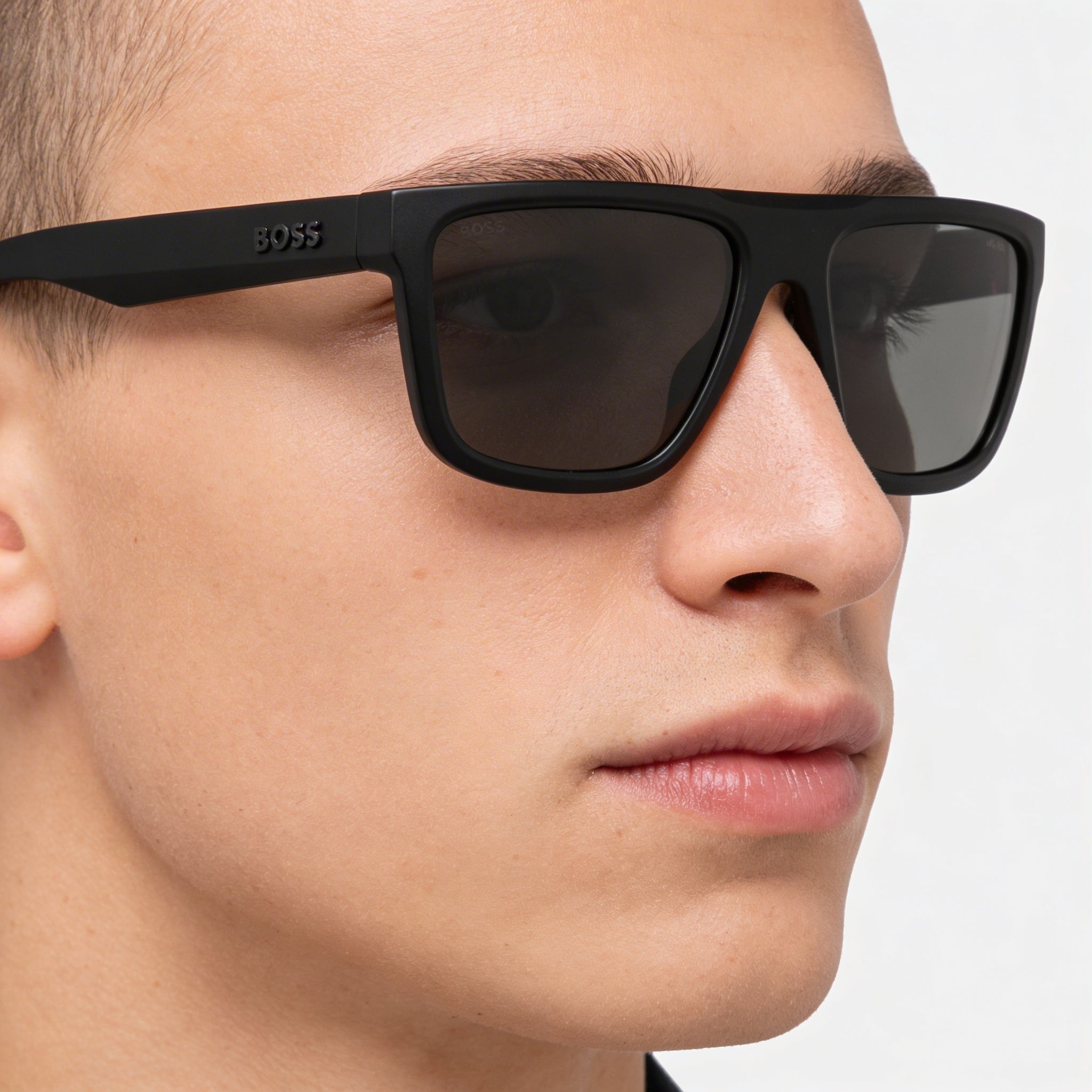 Gafas de sol unisex Hugo Boss B1451s con montura cuadrada de policarbonato negro mate y lentes polarizadas con protección UV de 59 mm, Photo 4