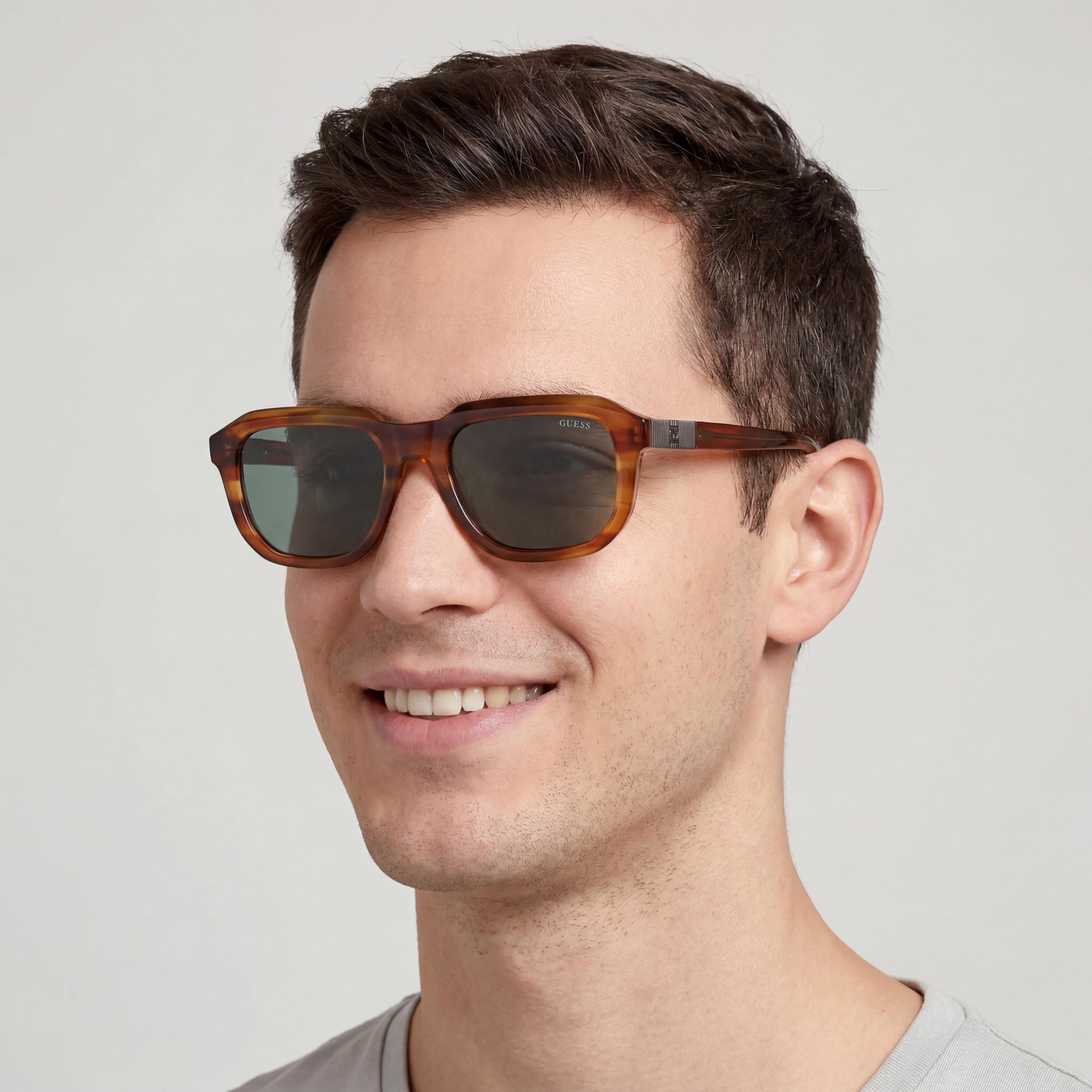 GUESS GU00278 Montura de cuerno marrón claro de plástico para hombre con lentes degradadas marrones claras de policarbonato de 53 mm, Photo 4