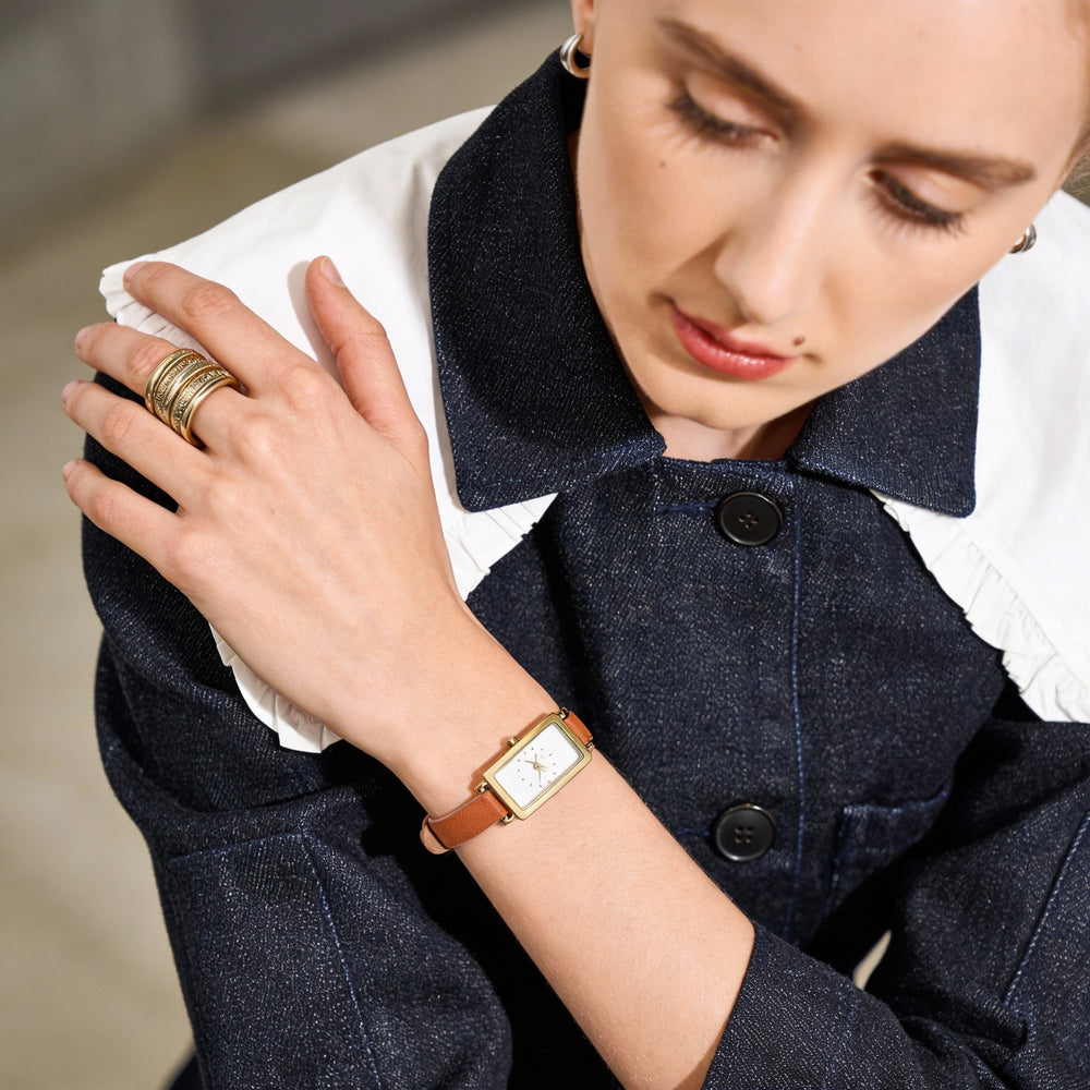 SKAGEN DINAMARCA Reloj Hagen Lille para mujer, de cuarzo, de 22 mm, con caja rectangular de acero inoxidable dorado y piel marrón