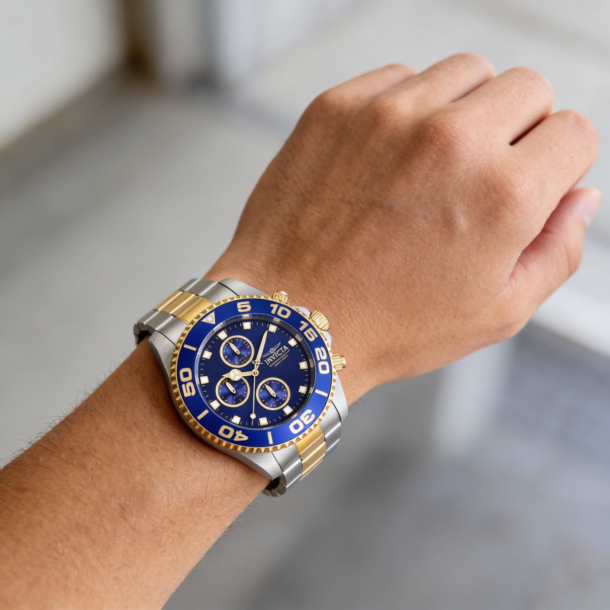 Reloj Invicta Diver Chronograph de cuarzo para hombre, de 43 mm, bicolor azul, resistente al agua hasta 200 m, con cristal Flame Fusion y bisel unidireccional., Photo 3