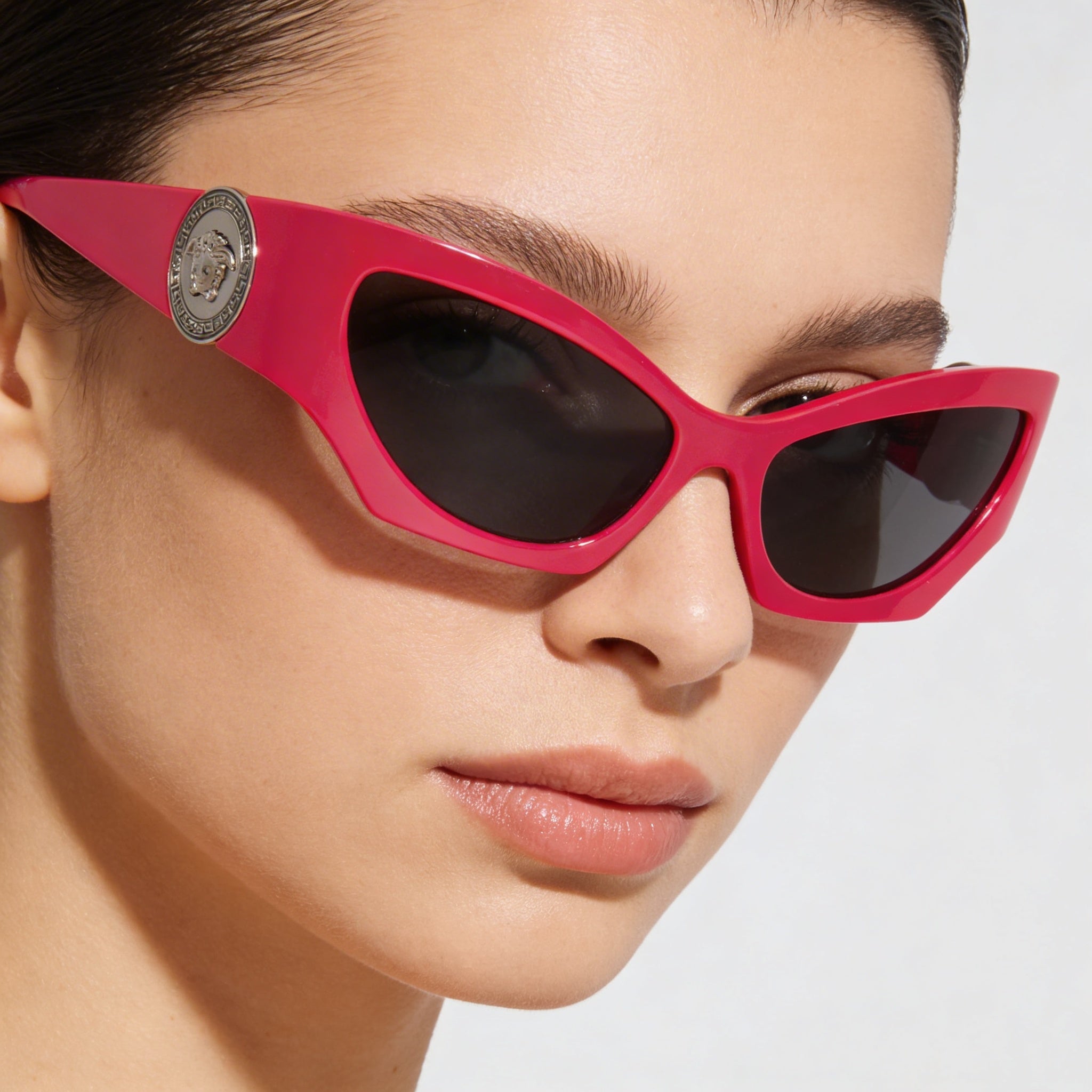 Gafas de sol Versace VE4450 Cat Eye para mujer, montura gris oscuro, lentes rosa gris oscuro, protección UV 100 %, 60 mm, Photo 5