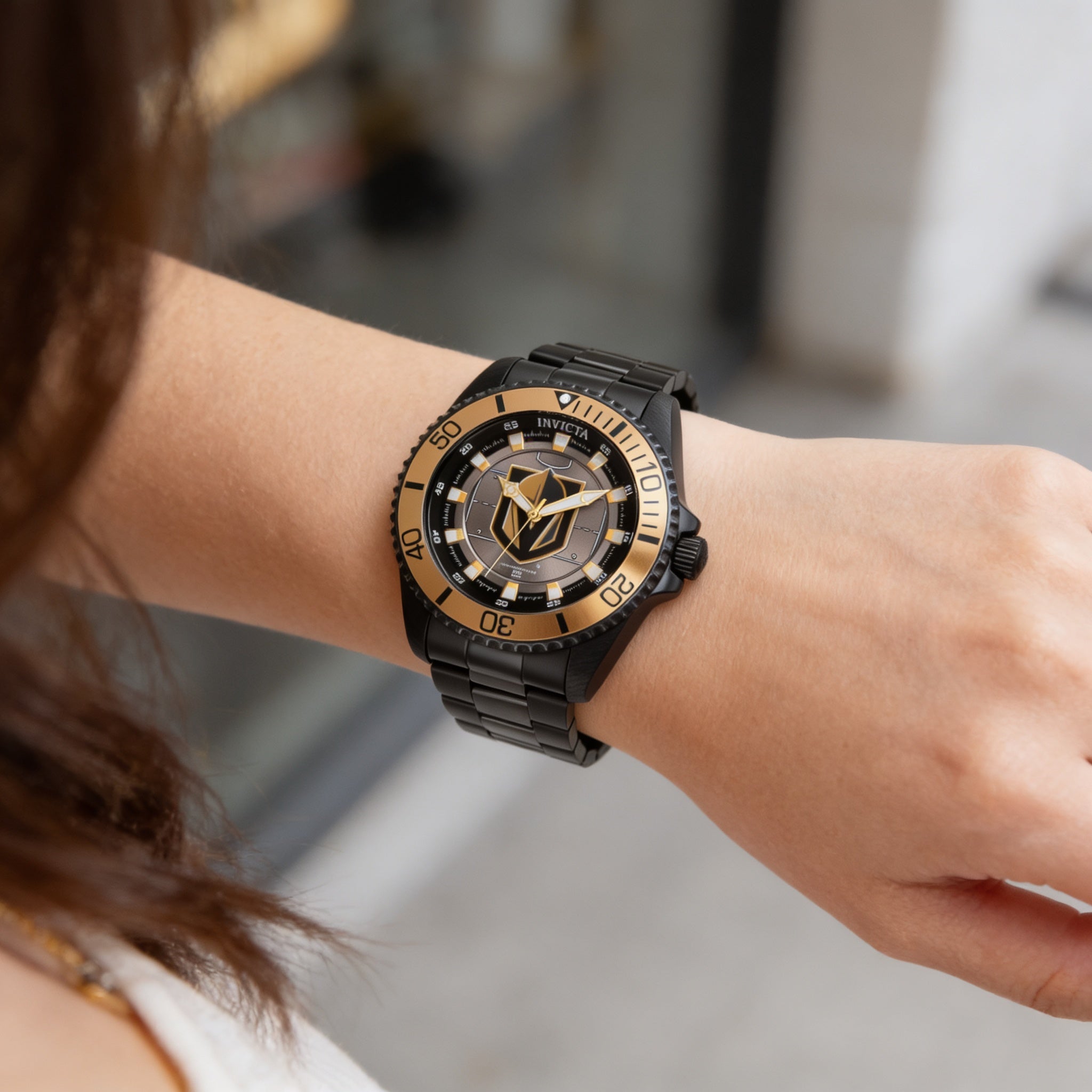 Reloj Invicta 42244 NHL para mujer, de acero inoxidable negro, de cuarzo, resistente al agua, con cristal Flame Fusion de 38 mm, Photo 3