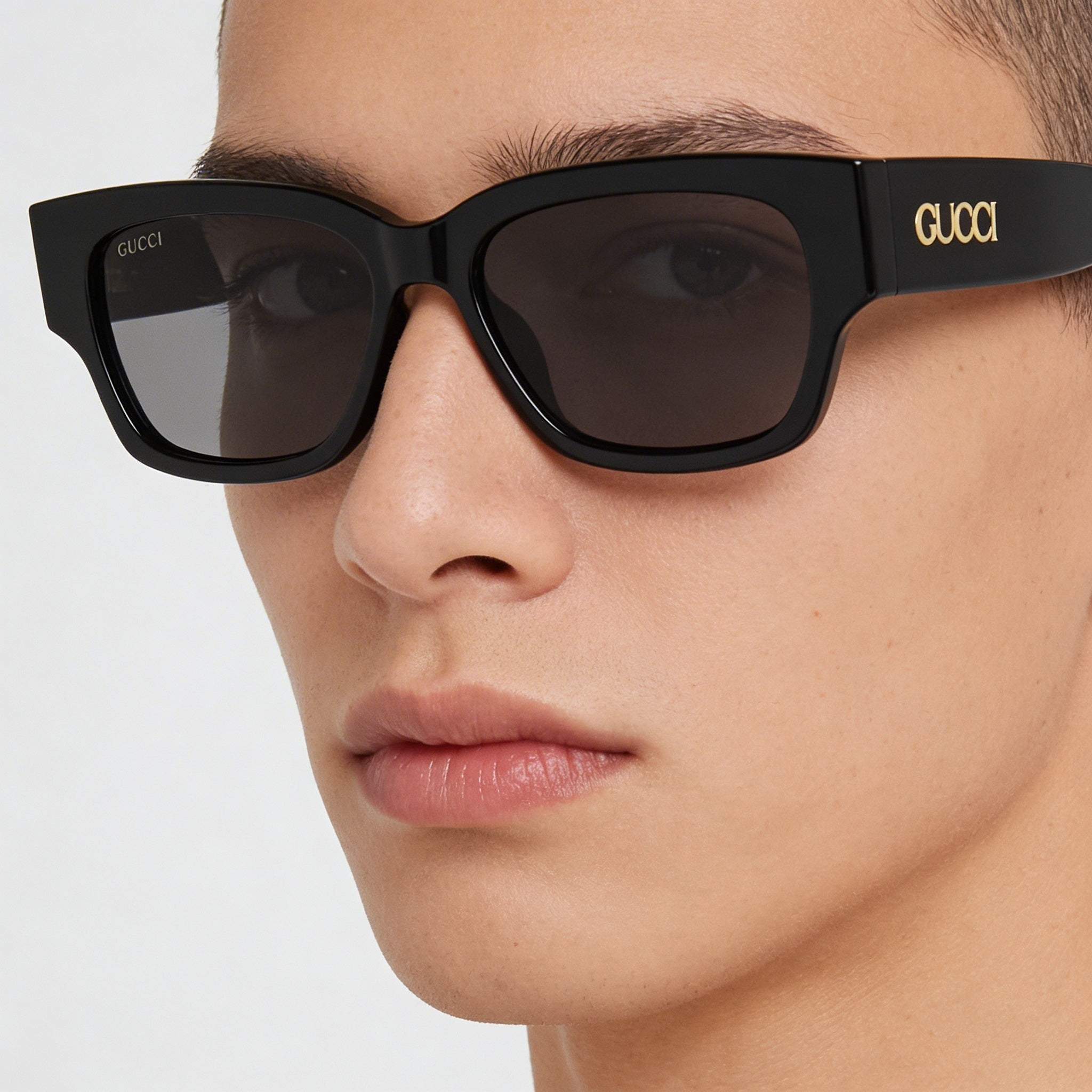 Gafas de Sol Gucci Modern Unisex con Montura Negra y Lentes Negras, Ancho del Puente 18mm, Longitud de la Patilla 145mm, Photo 3