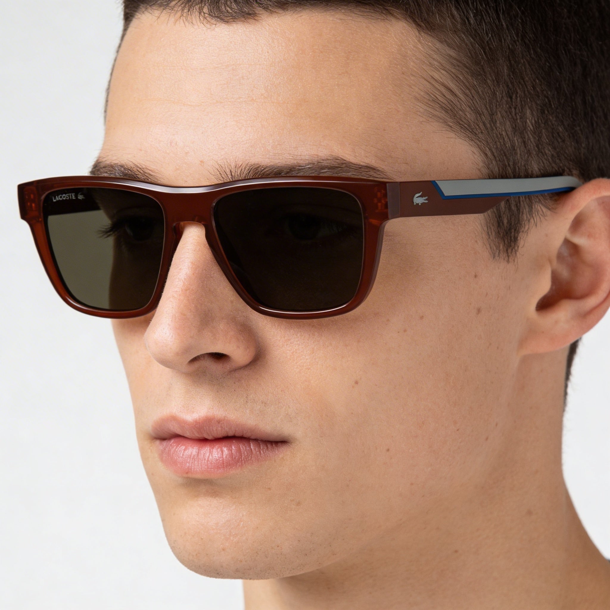 Gafas de sol Lacoste L6058s para hombre, montura rectangular de plástico rojo mate, lentes marrón sólido no polarizadas con protección UV, 54 mm, Photo 4