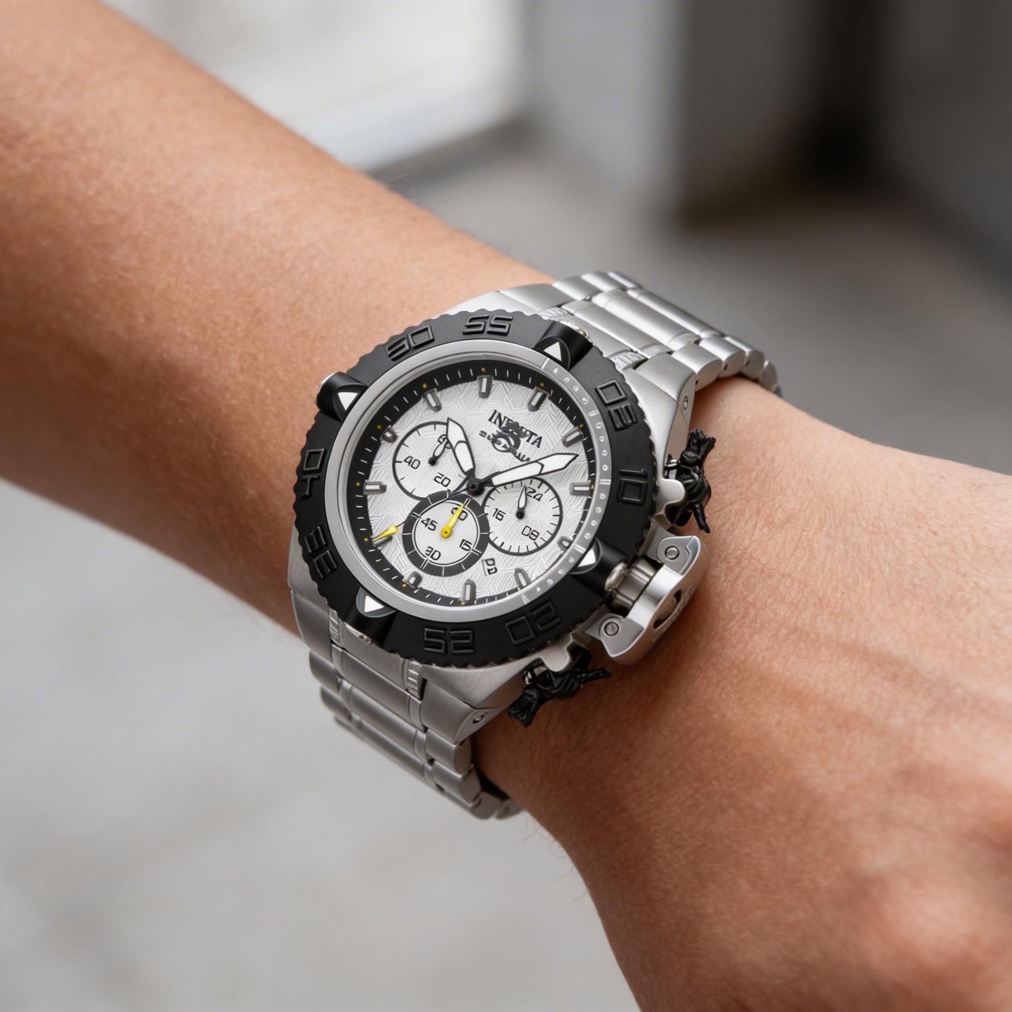 Invicta Subaqua - Noma IV 48201 Reloj cronógrafo de cuarzo para hombre, acero inoxidable, esfera plateada, caja de 50 mm, Photo 4