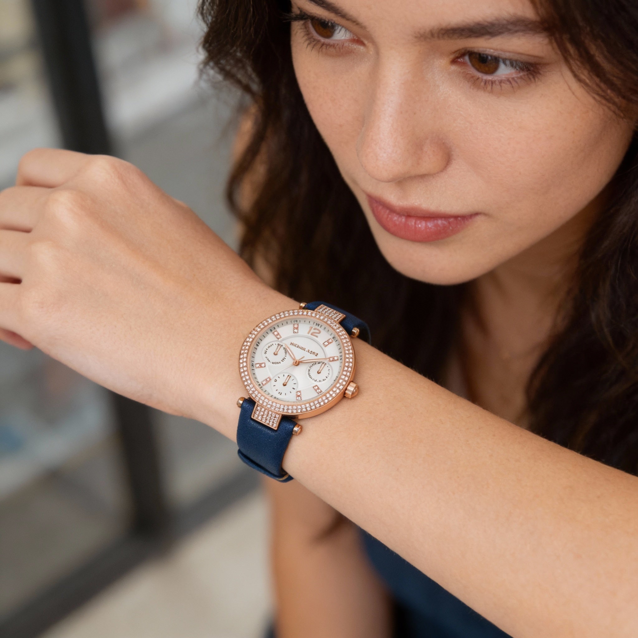 Reloj Michael Kors para mujer, de acero inoxidable, de cuero blanco, multifunción, de cuarzo, con 3 esferas que brillan en la oscuridad, 33 mm, Photo 3