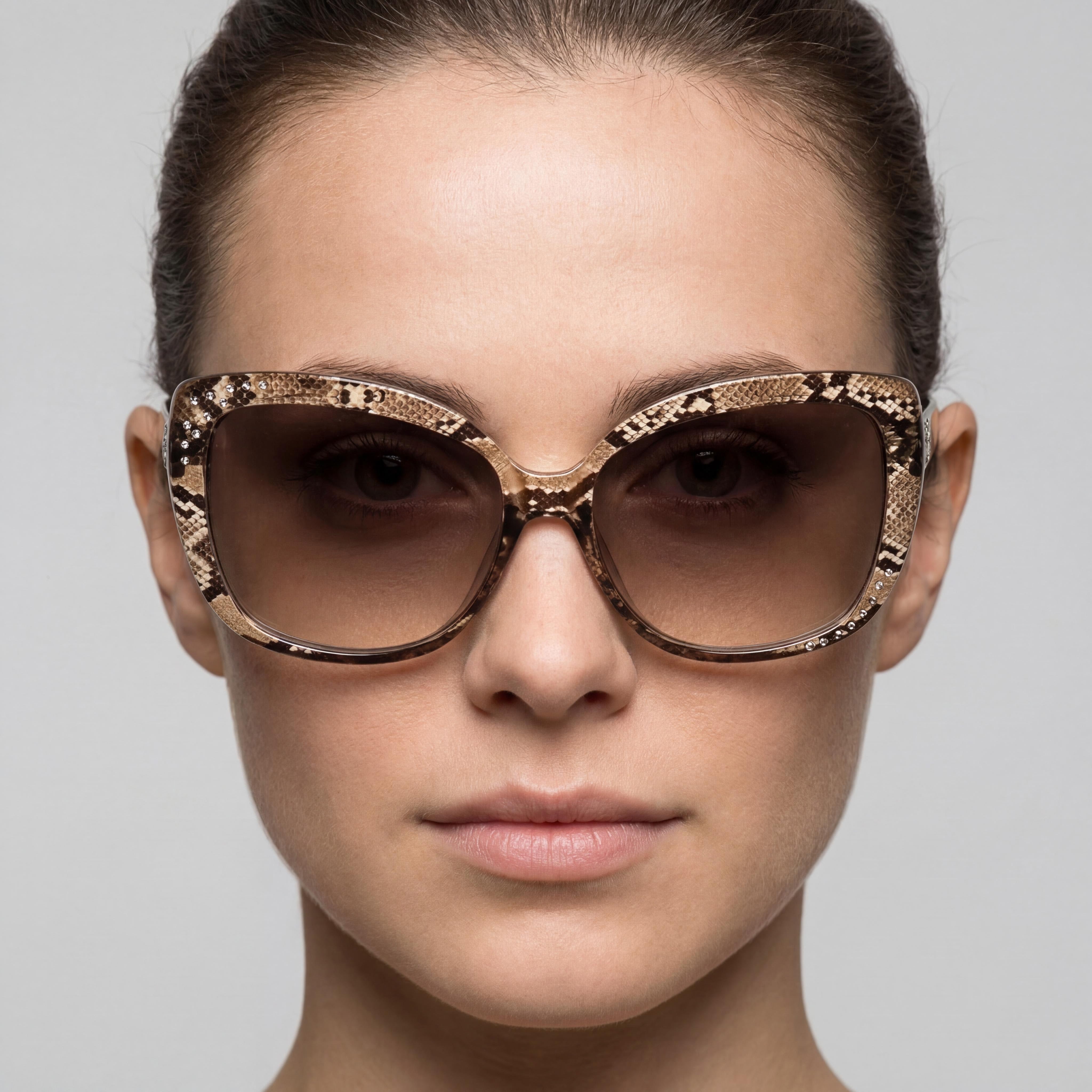 GUESS Women's Contemporary Light Brown Plastic Frame Polarized Brown Gradient UV Protected Sunglasses 57mm, Photo 4
