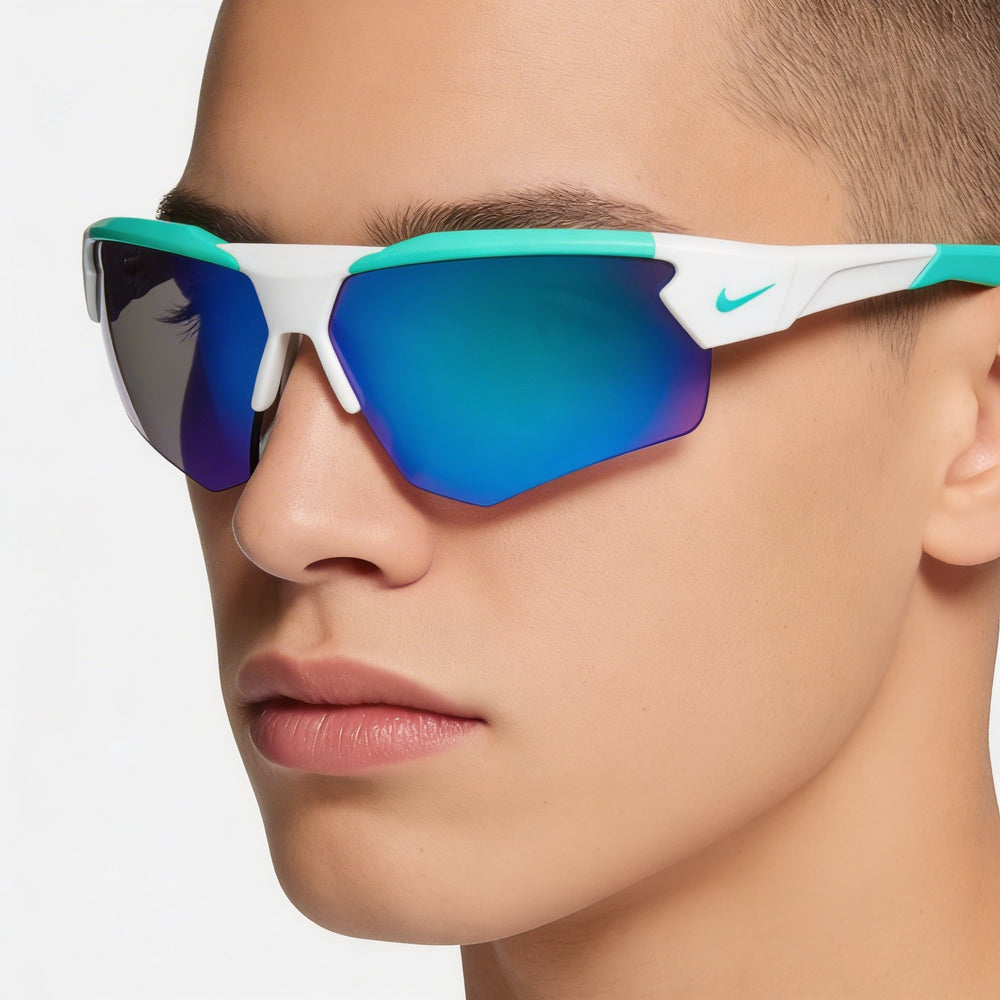 Nike CLOAK DUO EV24036 montura unisex de plástico mate plateado claro, lentes con espejo verde grisáceo no polarizadas, 100% UV 71-09-130