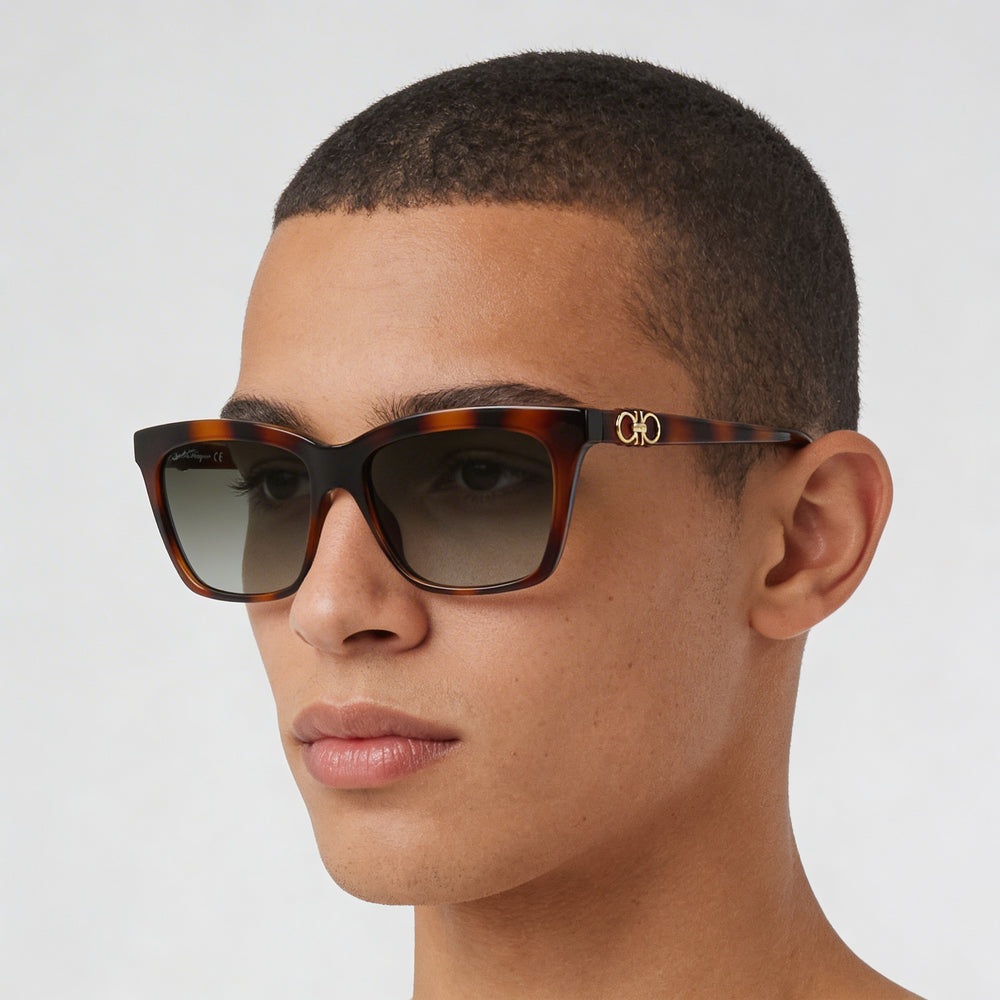 Gafas de sol unisex Salvatore Ferragamo SF1027S, color carey, con montura de plástico, lentes degradados grises, no polarizadas, 100 % protección UV, 55 mm