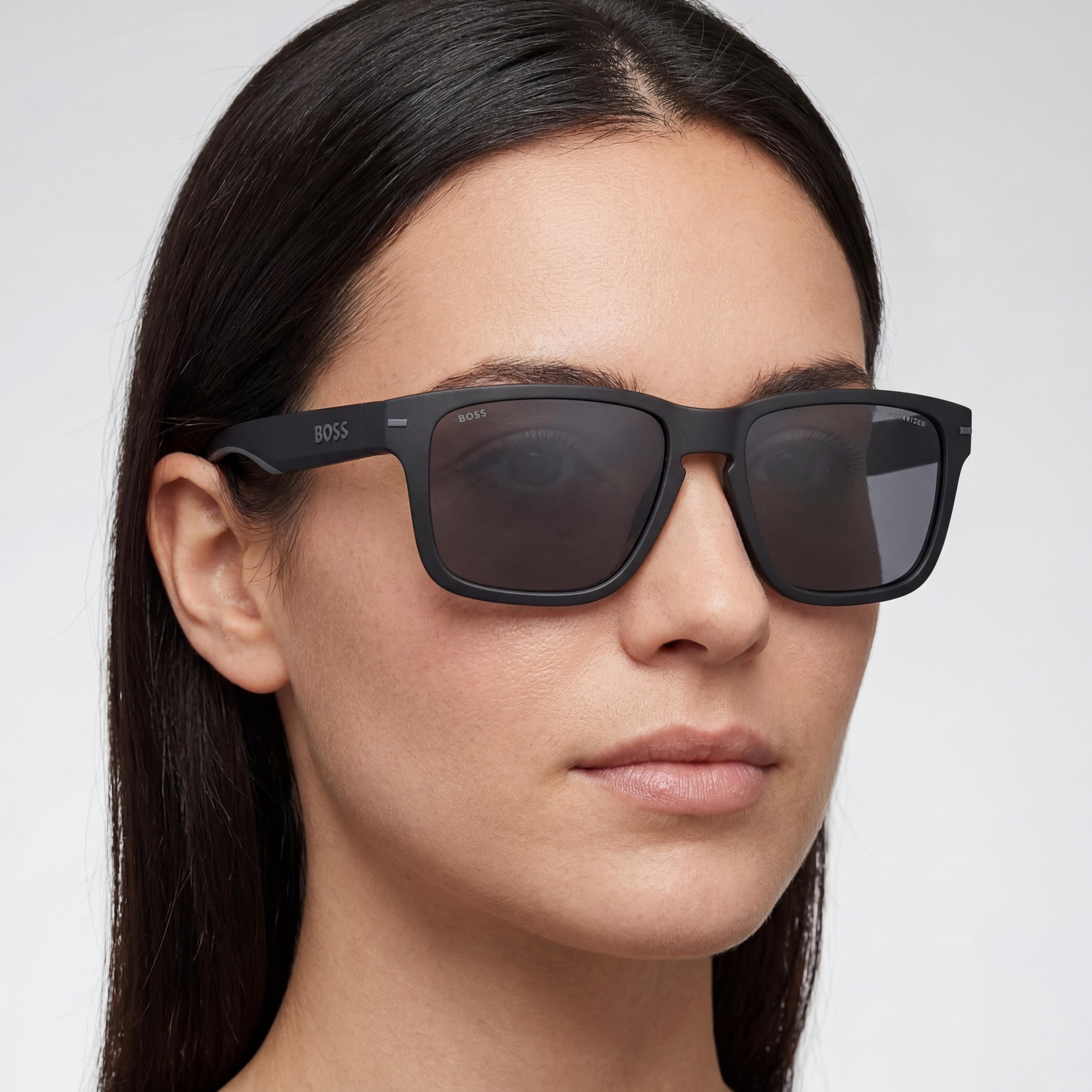 Gafas de sol clásicas Hugo Boss para mujer con montura de acetato gris negro mate y lentes gris negro, ancho de lente de 57 mm, Photo 5