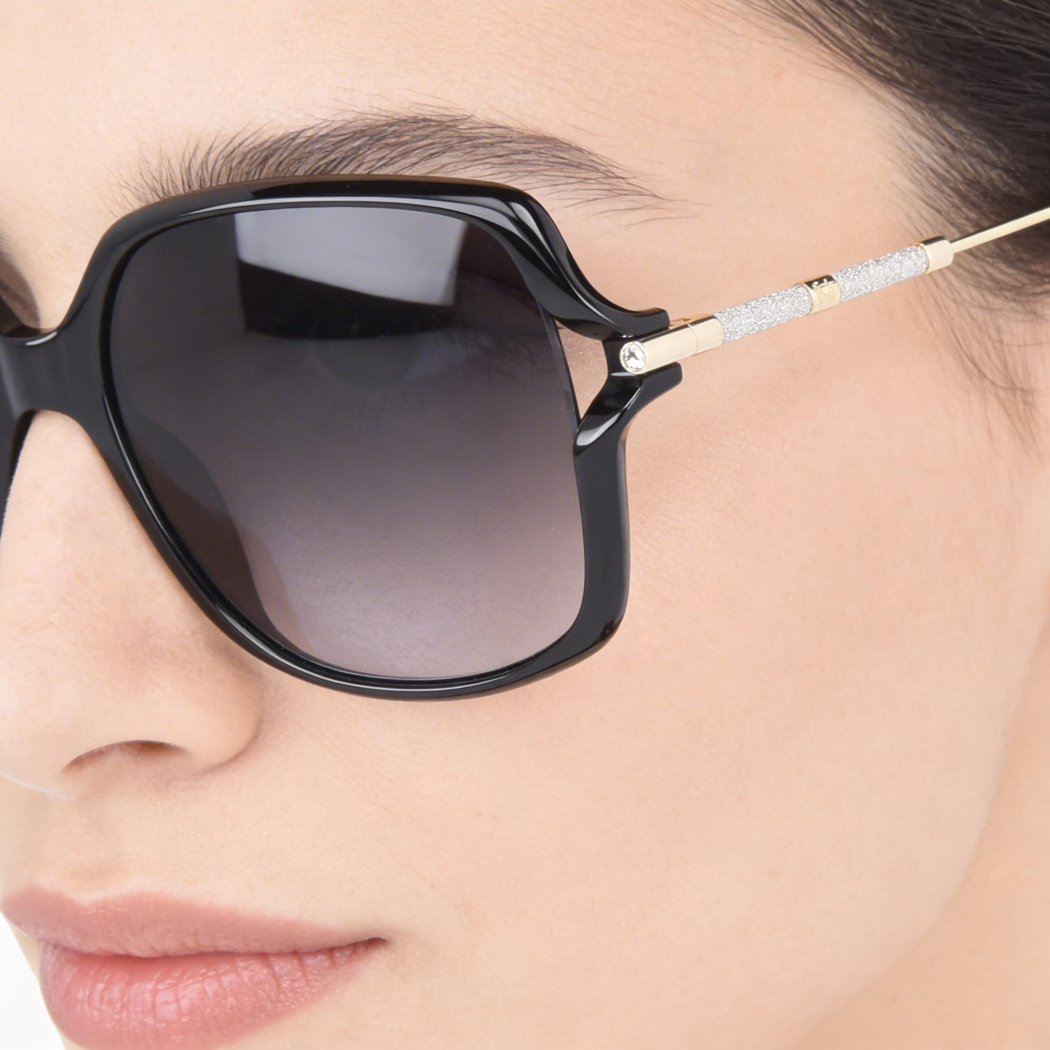 Carolina Herrera Casual Women's Black Plastic Frame Sunglasses with Dark Grey Shaded UV Protected Lenses 58mm, Photo 5