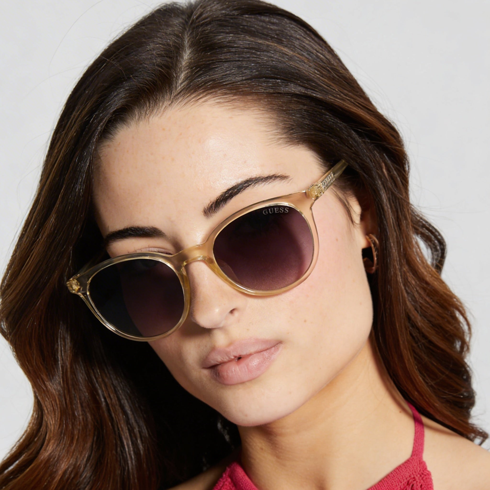GUESS Gafas de Sol de Plástico Redondas Retro Brillantes Amarillas Claras con Protección UV para Mujer 51, Photo 4