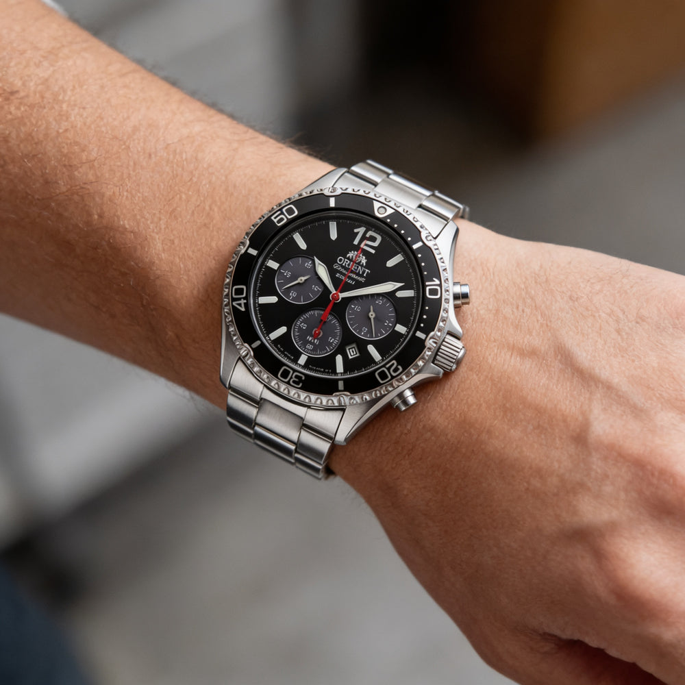 Reloj de buceo Orient Modern para hombre, cronógrafo solar plateado, resistente al agua hasta 20 ATM, cristal de zafiro luminoso con marcas en el bisel.