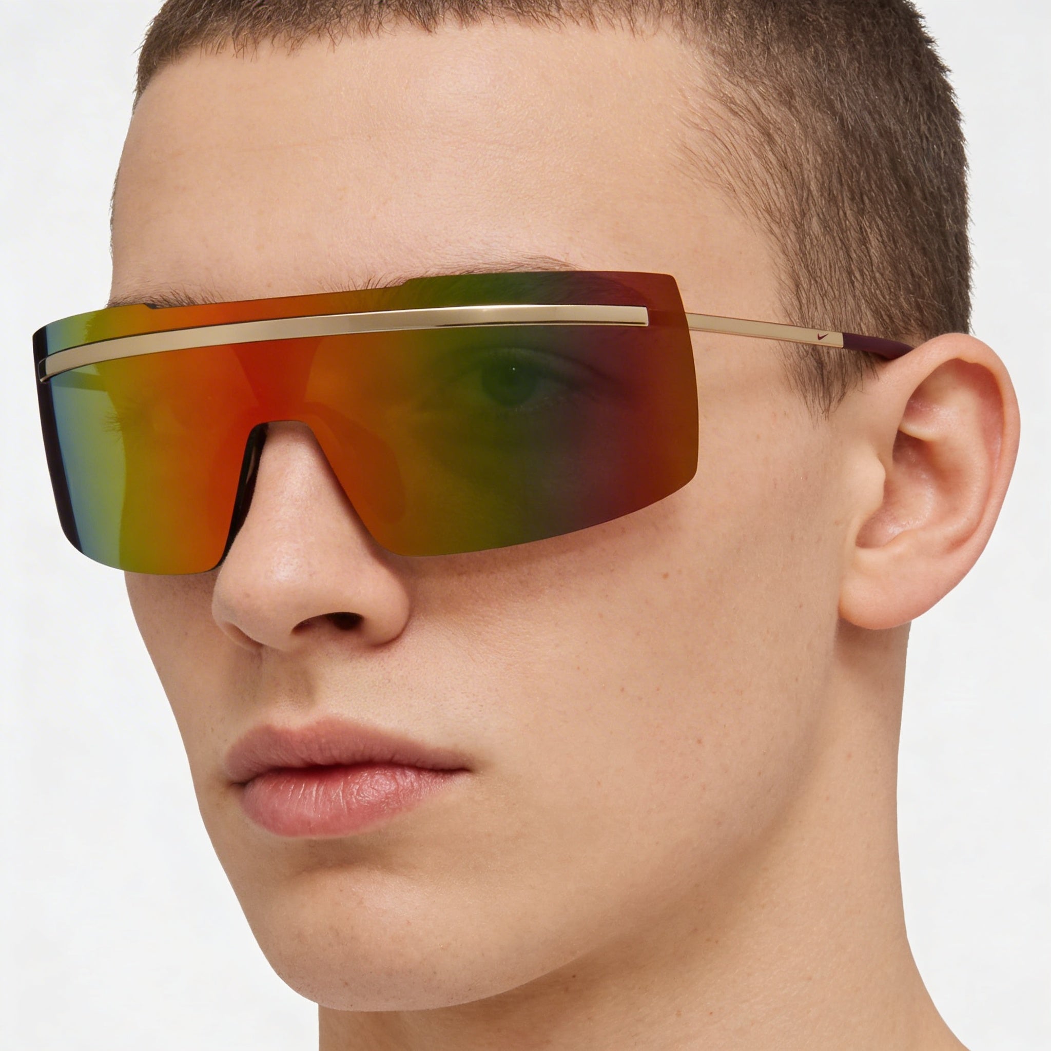 Gafas de sol unisex modernas NIKE con montura de plástico dorada carmesí espejada, lentes rojas, protección 100% UVA/UVB, 67mm, Photo 5