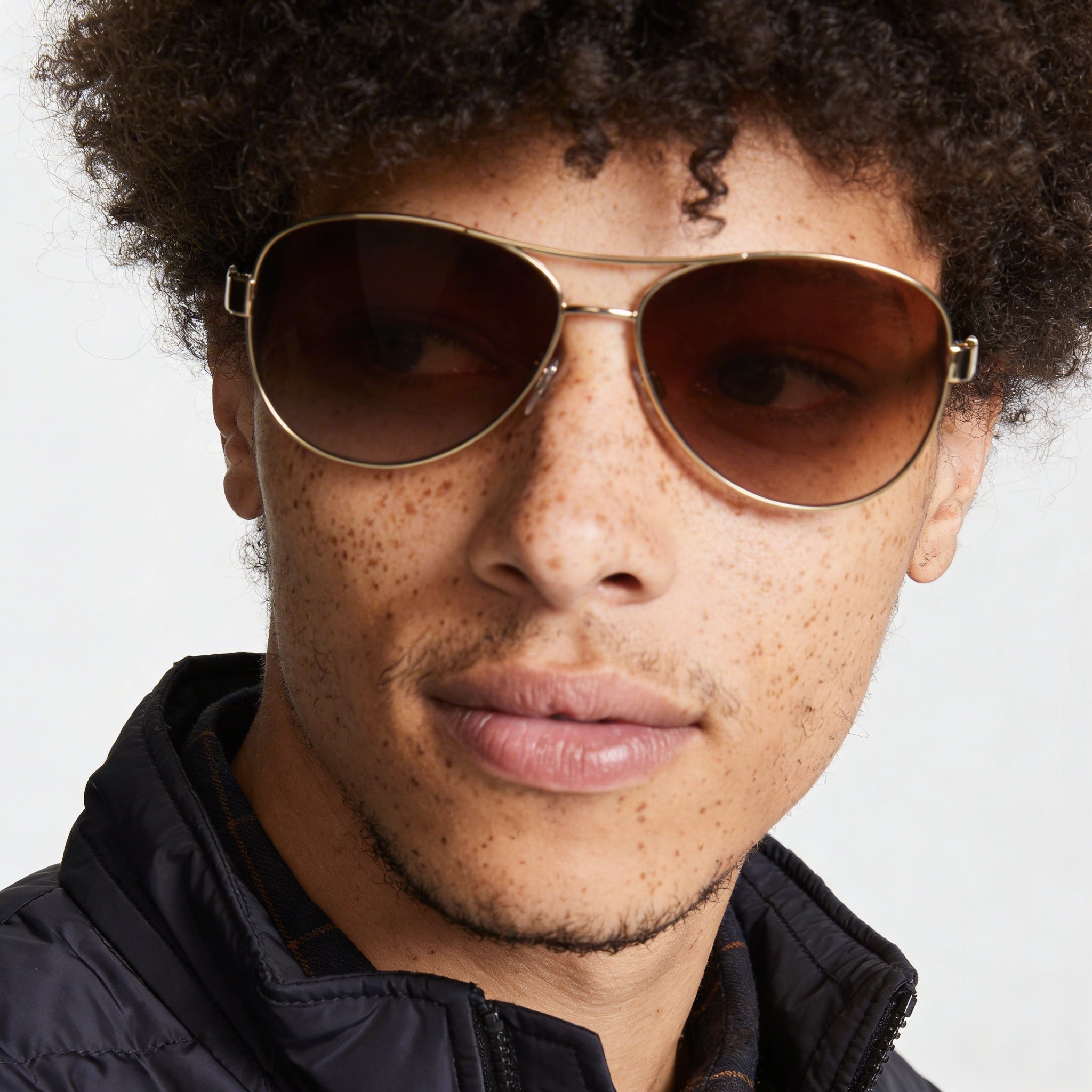 BURBERRY Gafas de sol informales unisex, montura de metal dorado claro, lentes UV degradadas marrones de 59 mm, Photo 4