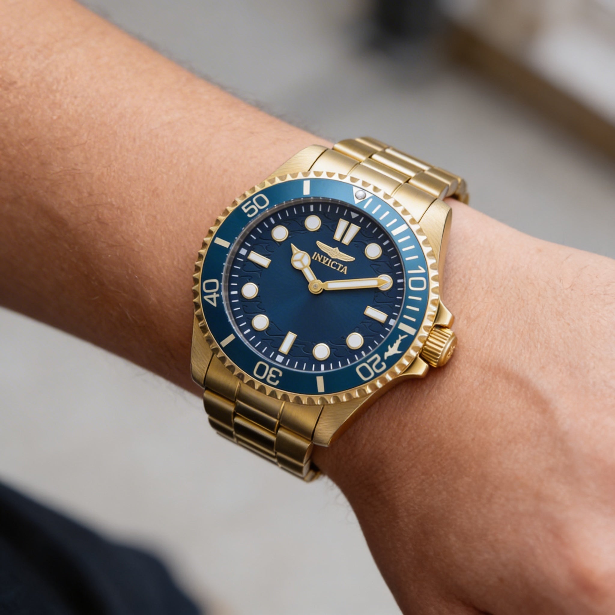 Reloj Invicta Pro Diver 49699 para hombre, de cuarzo, acero inoxidable dorado, 43 mm, esfera azul, resistente al agua hasta 10 ATM., Photo 4