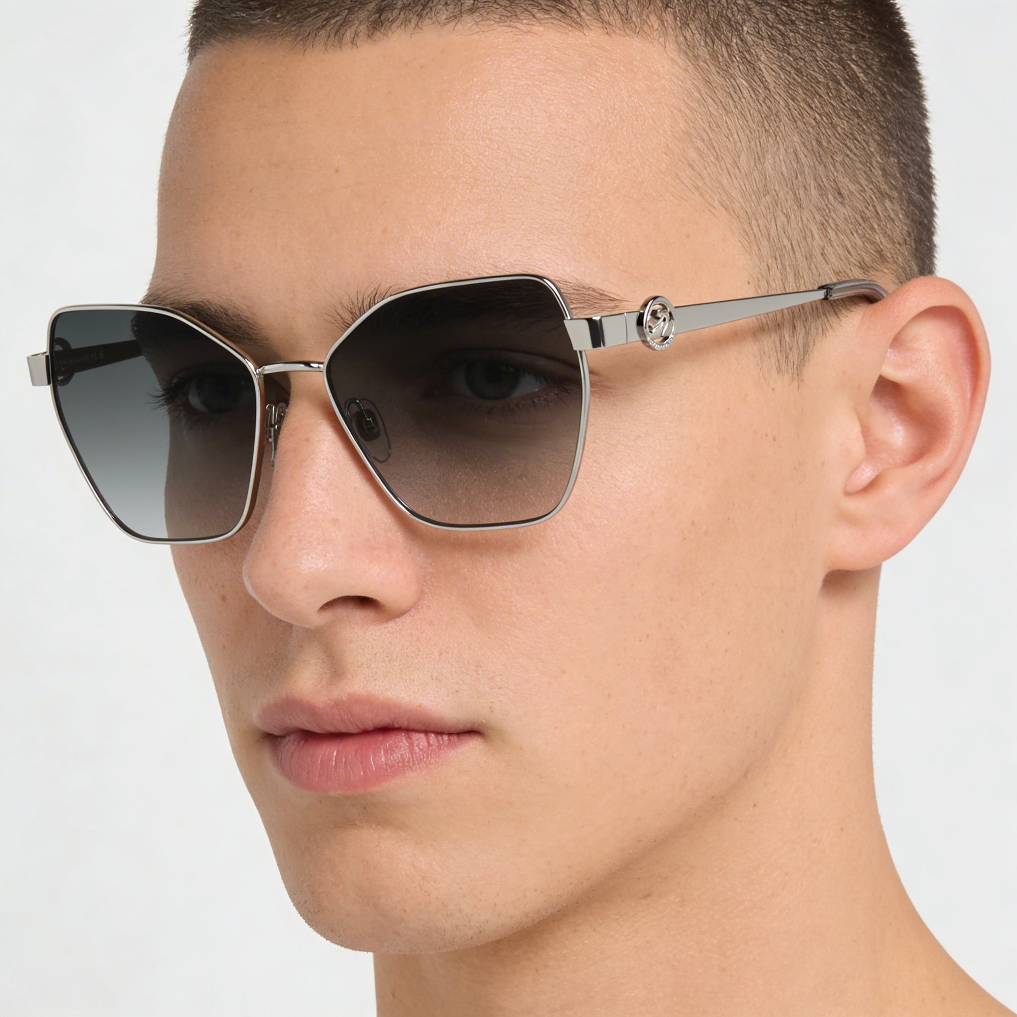 Gafas de sol cuadradas modernas Longchamp LO180S para hombre, montura y lentes en gris degradado/plateado, puente de 17 mm, patillas de 140 mm, Photo 4