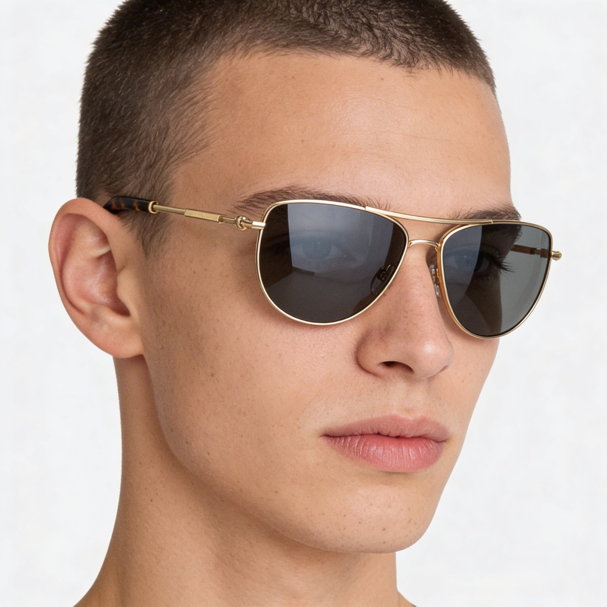 BURBERRY Gafas de sol unisex, deportivas y modernas, de metal dorado claro y gris oscuro con lentes de policarbonato gris oscuro 10-9-99, Photo 4