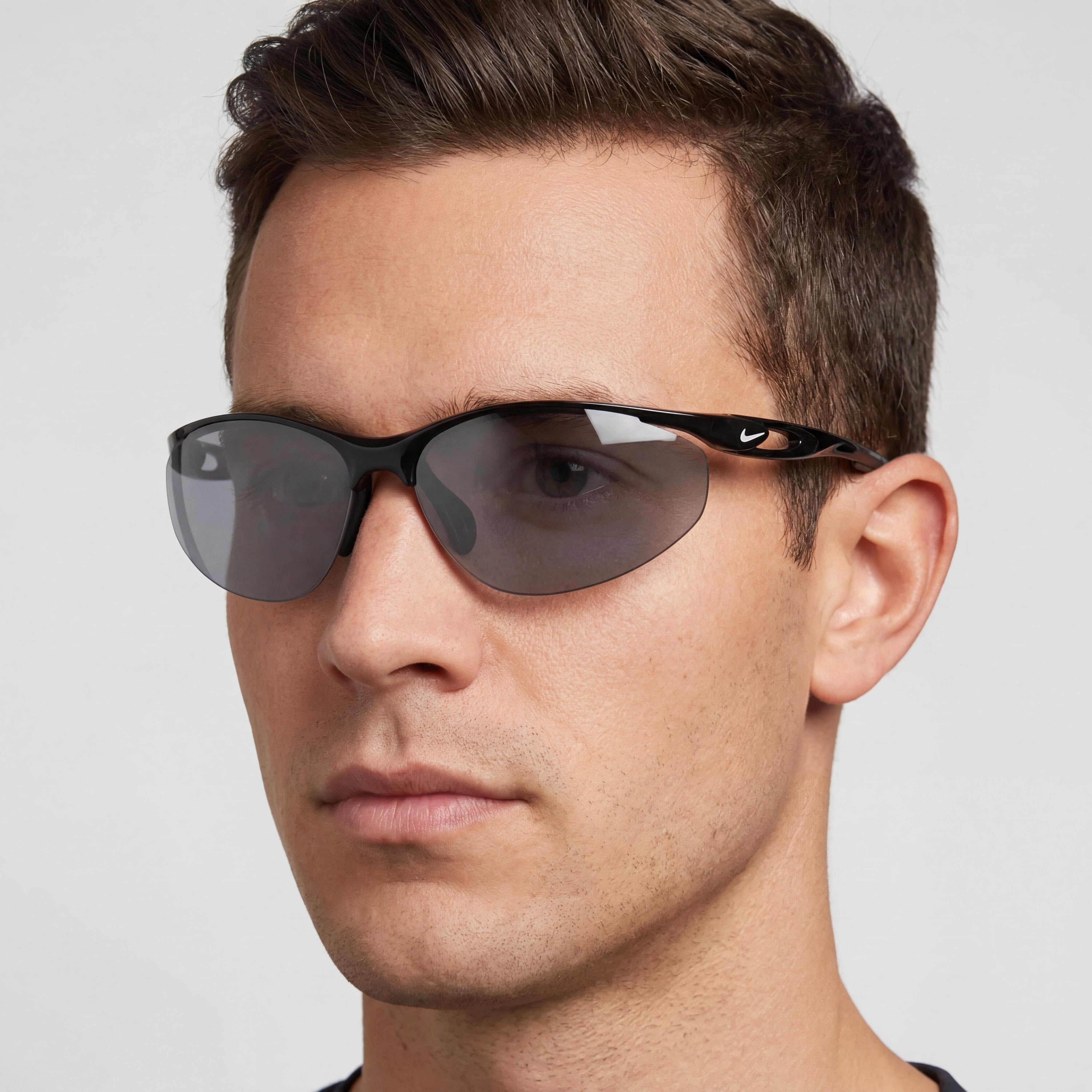 Nike NIKE AERIAL DZ7352 Gafas de sol unisex envolventes negras, gris oscuro, aleación de acero, sin polarizar, protección UV, 69 mm, Photo 4