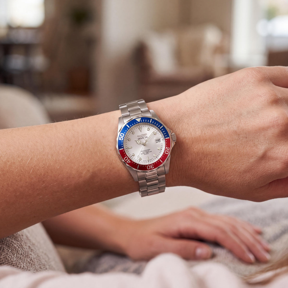 Invicta Pro Diver 8940 Reloj de cuarzo para mujer de acero inoxidable con esfera blanca, 28 mm, resistente al agua 200 m, brilla en la oscuridad, Photo 3