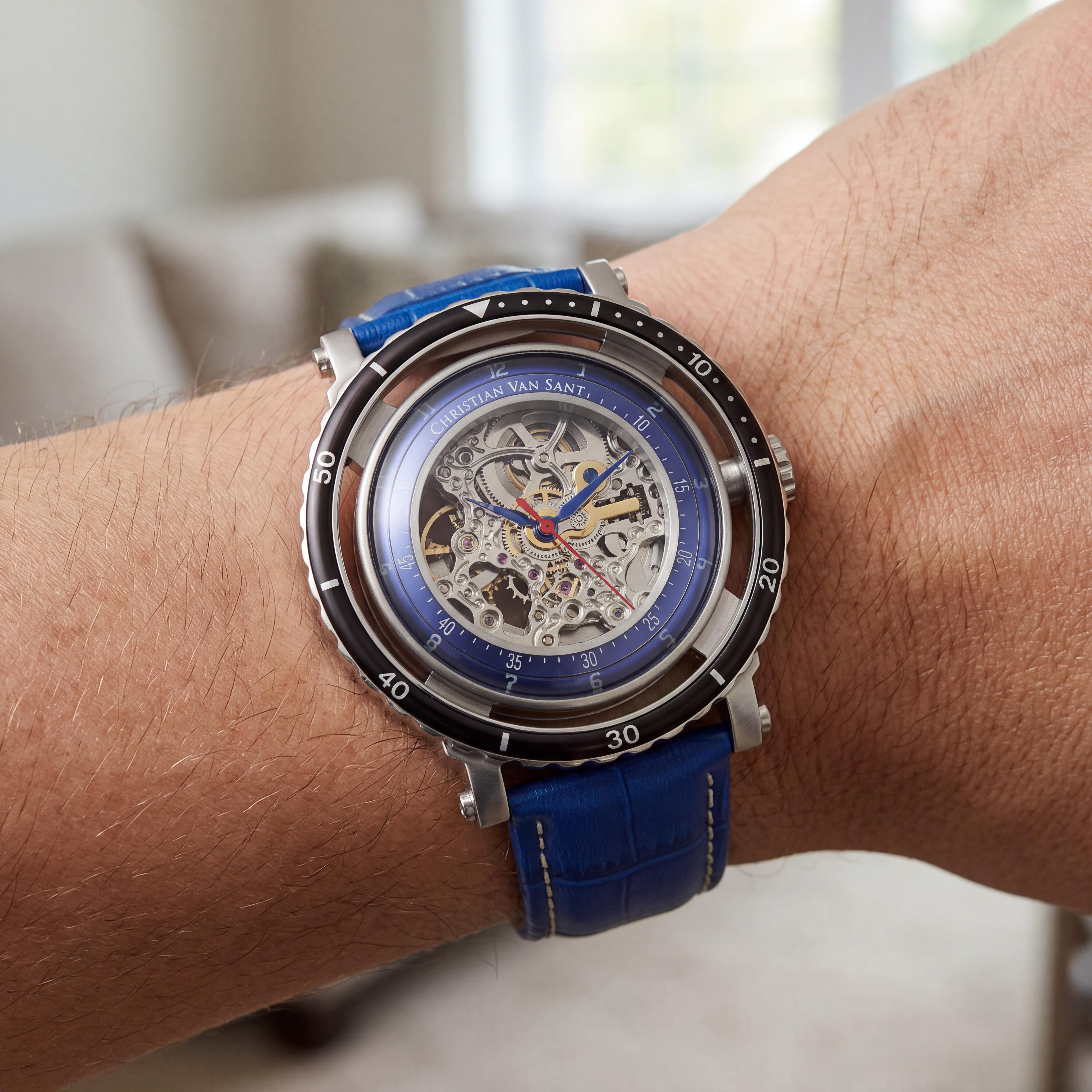 Reloj de hombre Christian Van Sant de acero inoxidable dorado con esfera esqueleto automática y cristal burbuja, Photo 4