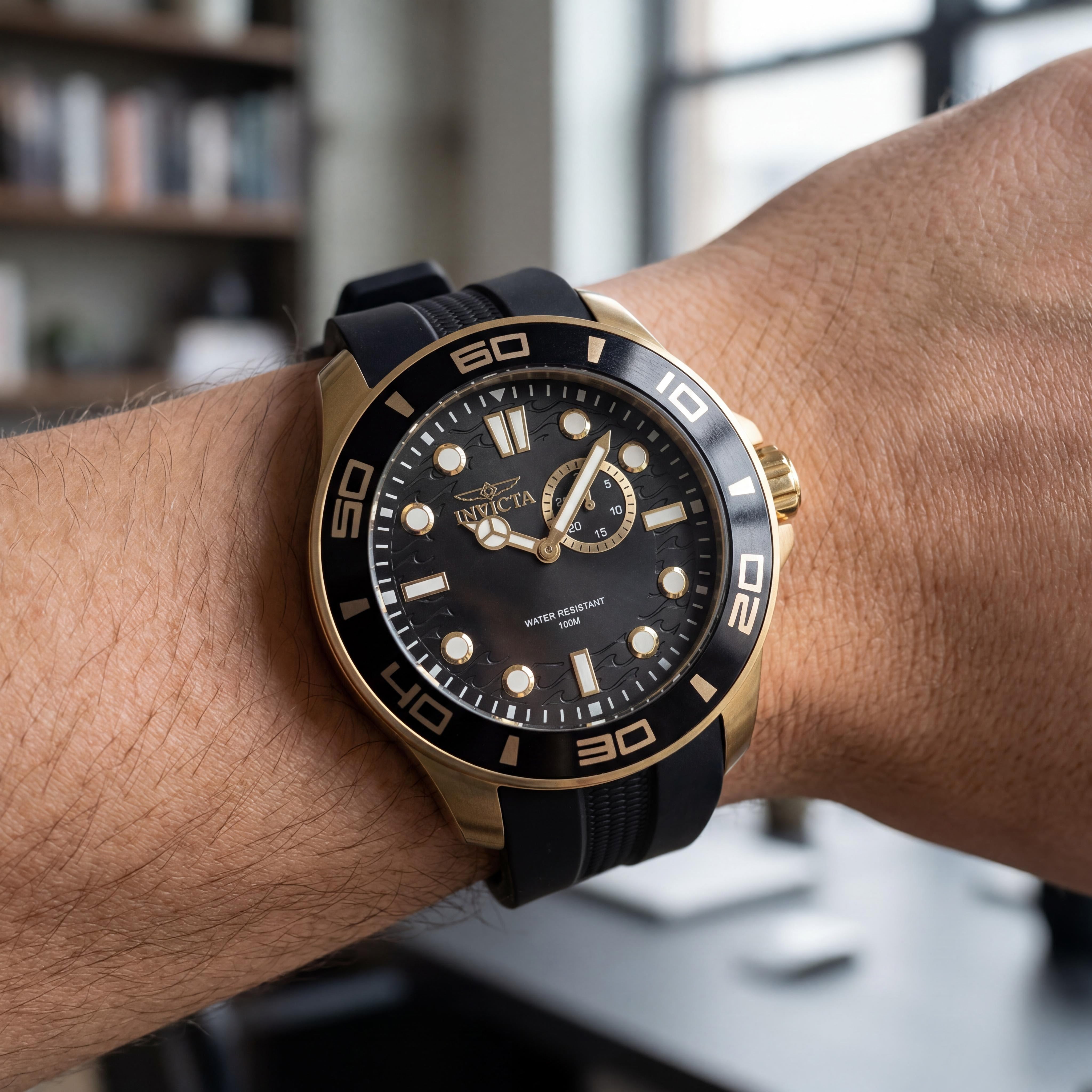 Invicta Pro Diver 49269 Reloj de cuarzo unisex de acero inoxidable dorado con esfera negra y correa de silicona de 50 mm, Photo 4