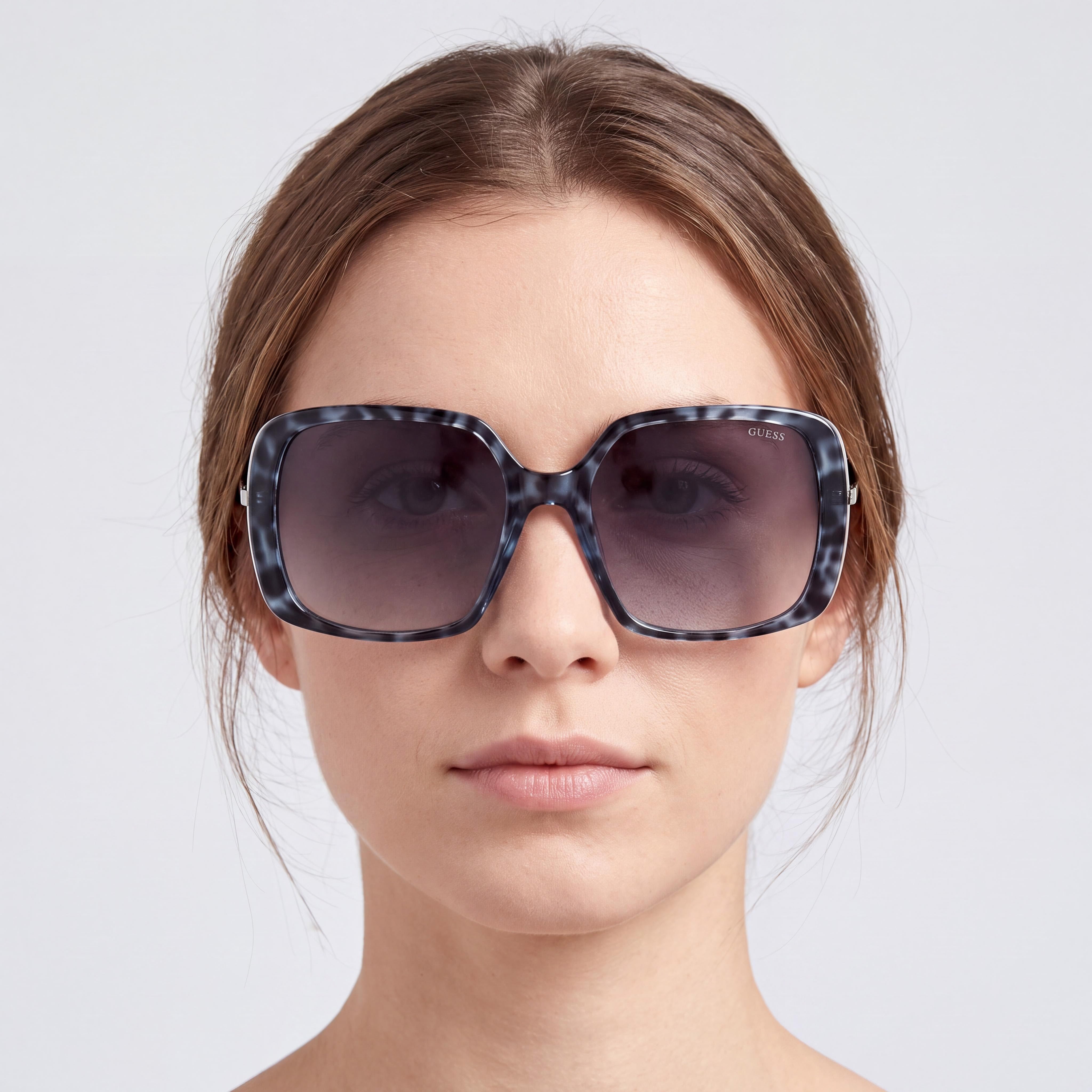 GUESS GU778092B60 Women's Square Blue Plastic Sunglasses with UV Protection, Smoke Gradient Lenses, 60mm, Photo 5