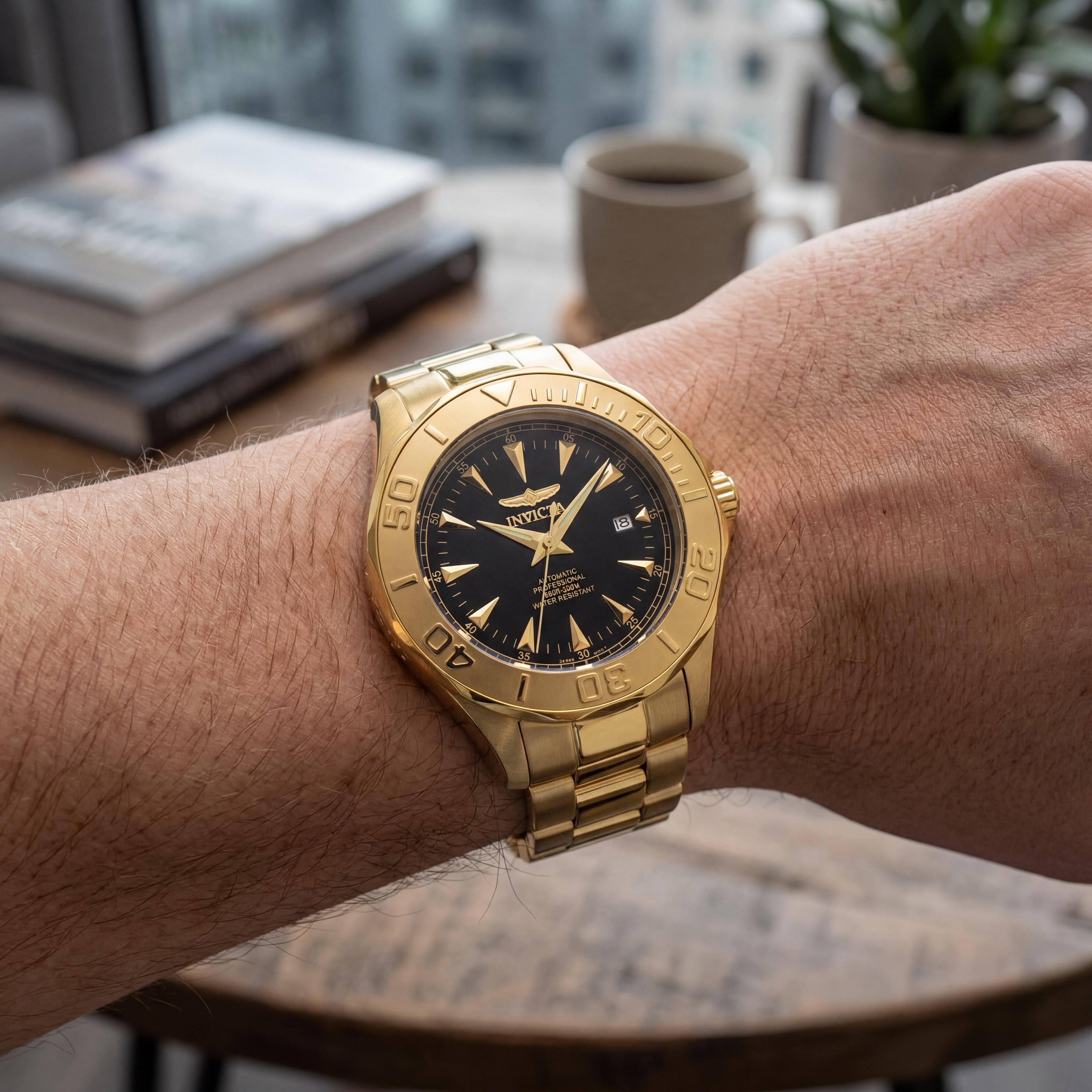 Invicta Diver reloj automático, esfera negra, acero inoxidable tono dorado, brilla en la oscuridad, unisex, 47 mm, Photo 4