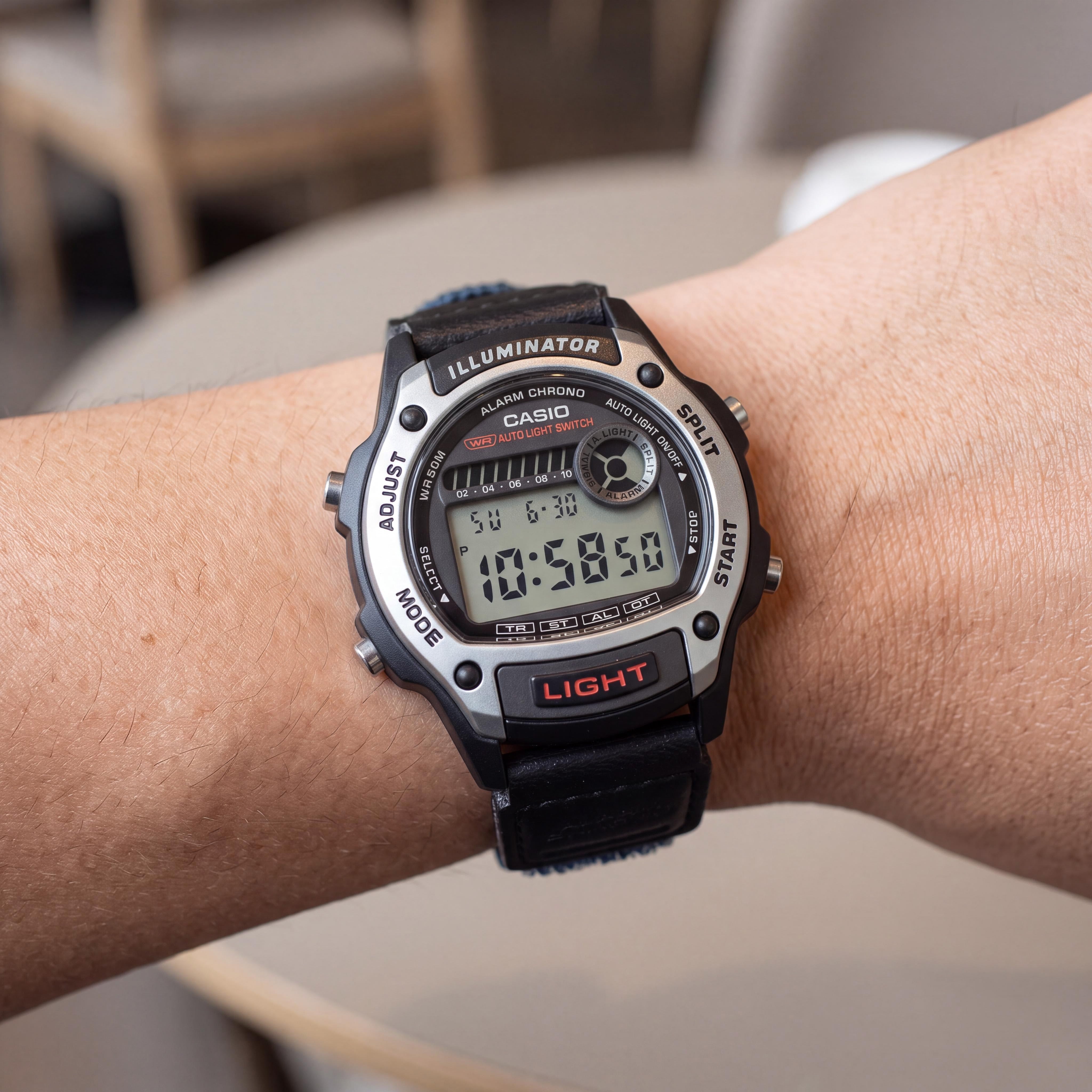 Casio Modern W-220HF-8AVDF Unisex Digital Watch, Grey Black Durable Resin, 50m Water Resistant, Photo 4