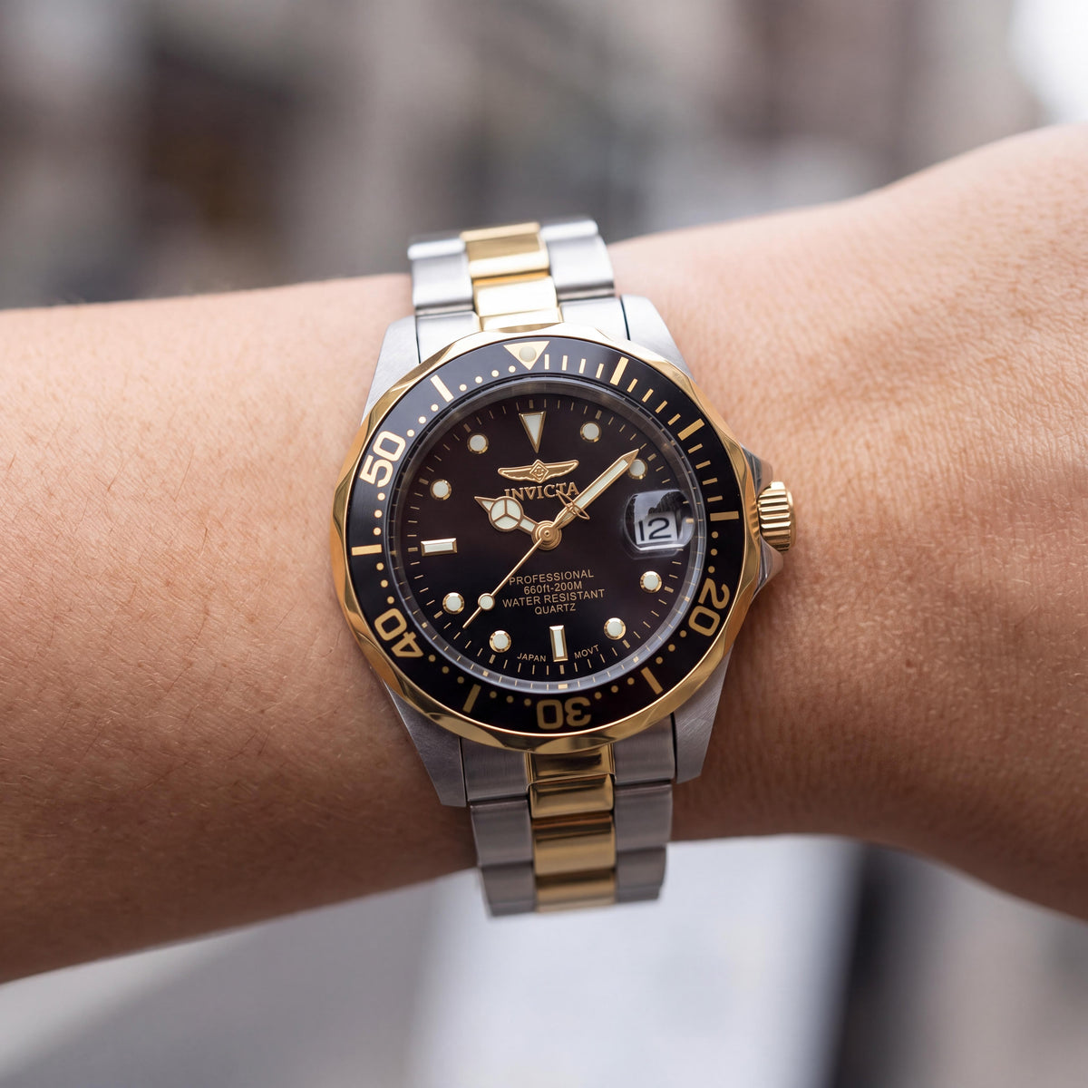 Reloj Invicta de cuarzo japonés Pro Diver 8941 dorado, de acero inoxidable de 24 mm para mujer, que brilla en la oscuridad y es resistente al agua hasta 200 m, Photo 3
