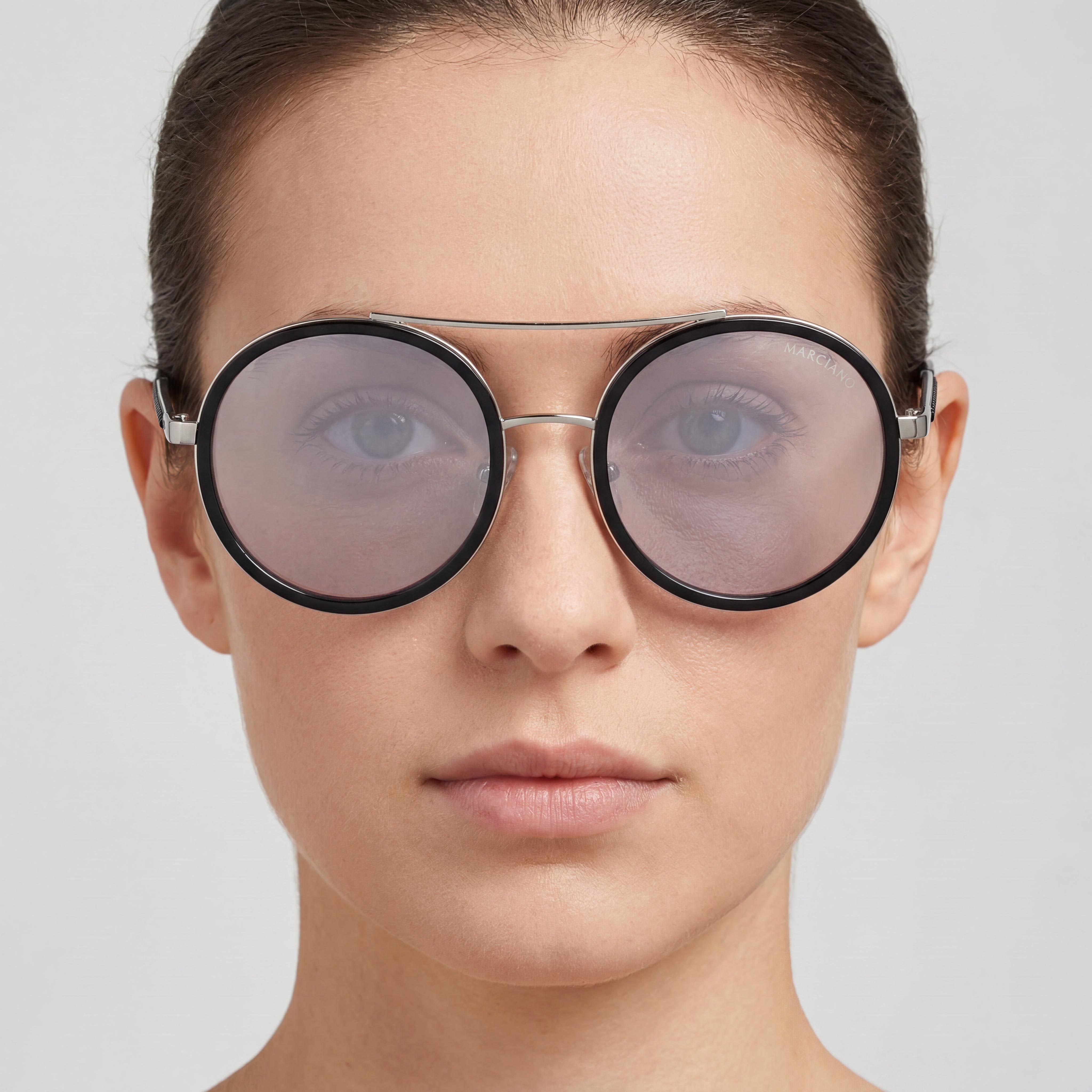 Gafas de sol GUESS para mujer, estilo clásico, con montura de plástico negro, lentes de espejo plateadas y protección UV, 55 mm, Photo 4