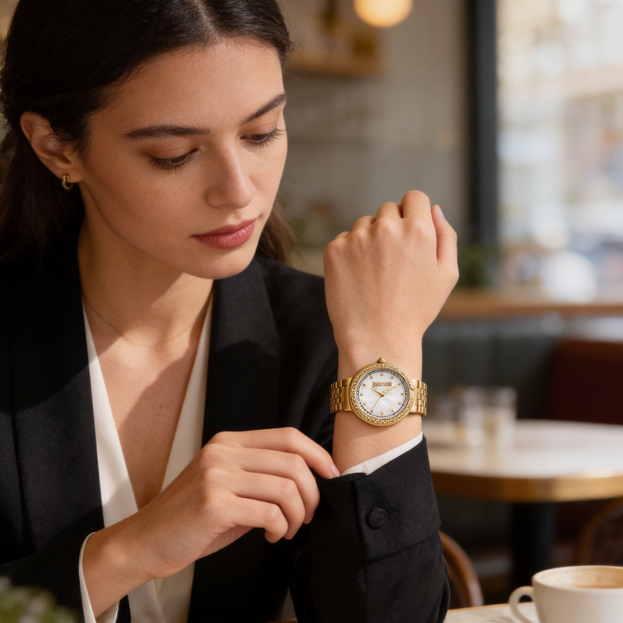 Reloj de pulsera para mujer Just Cavalli, con acabado en tono dorado y construcción resistente a los golpes., Photo 4