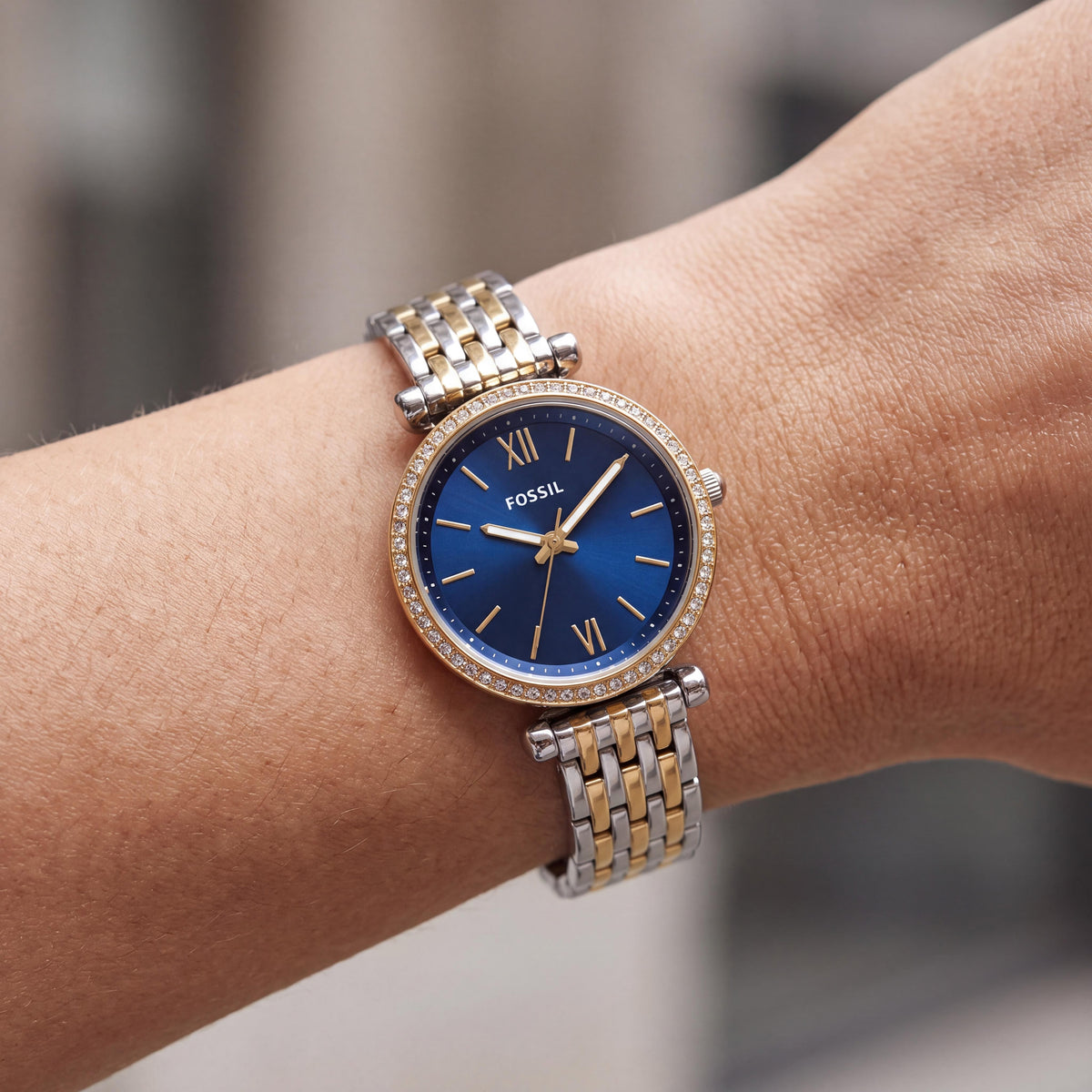 Fossil Carlie Women's Two Tone Stainless Steel Blue Dial Scratch-Resistant Roman Numeral Quartz 28mm Watch, Photo 4