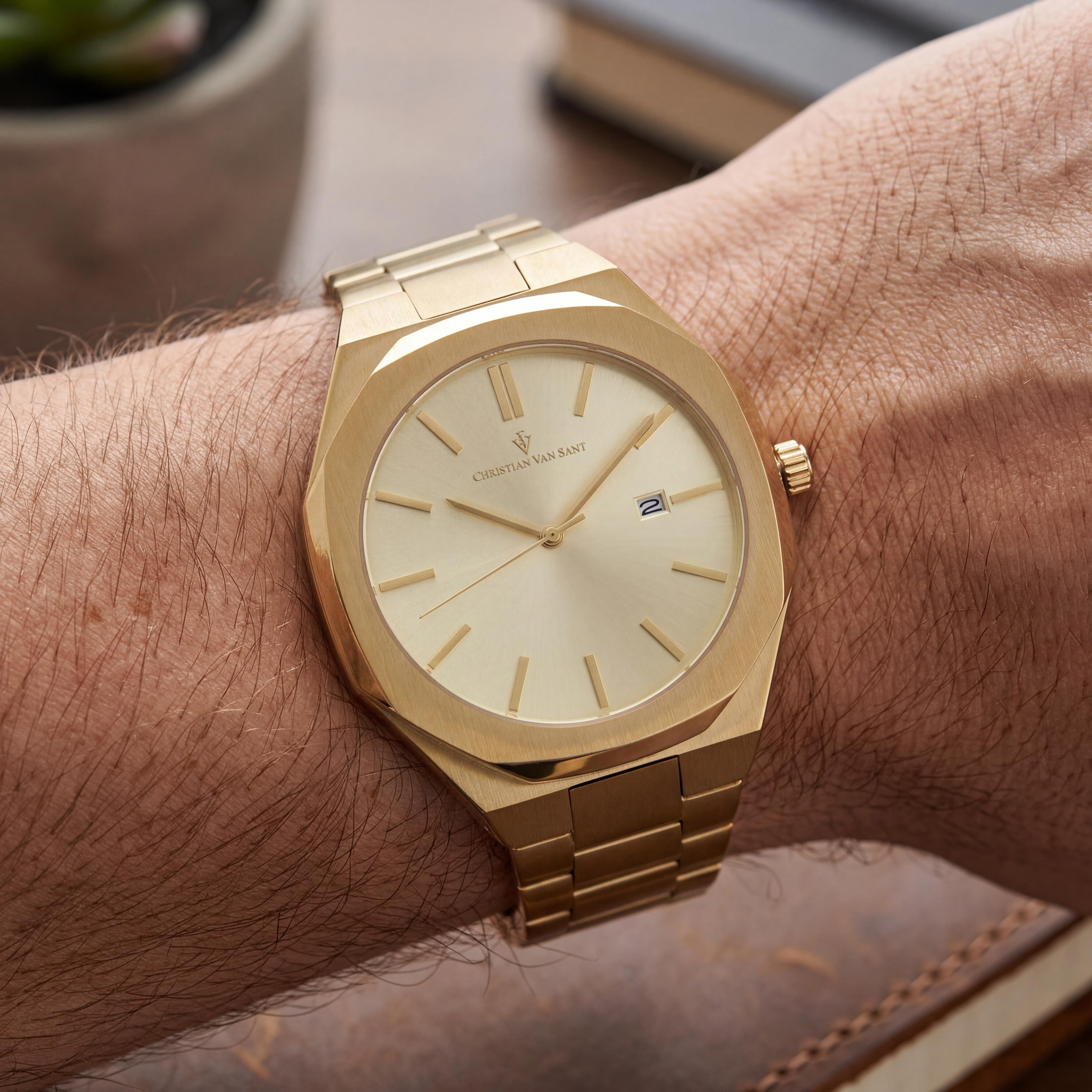 Christian Van Sant CV0528 Men's Gold-Tone Stainless Steel Case & Bracelet, Gold Dial Quartz Watch, 30m Water Resistant, Photo 3