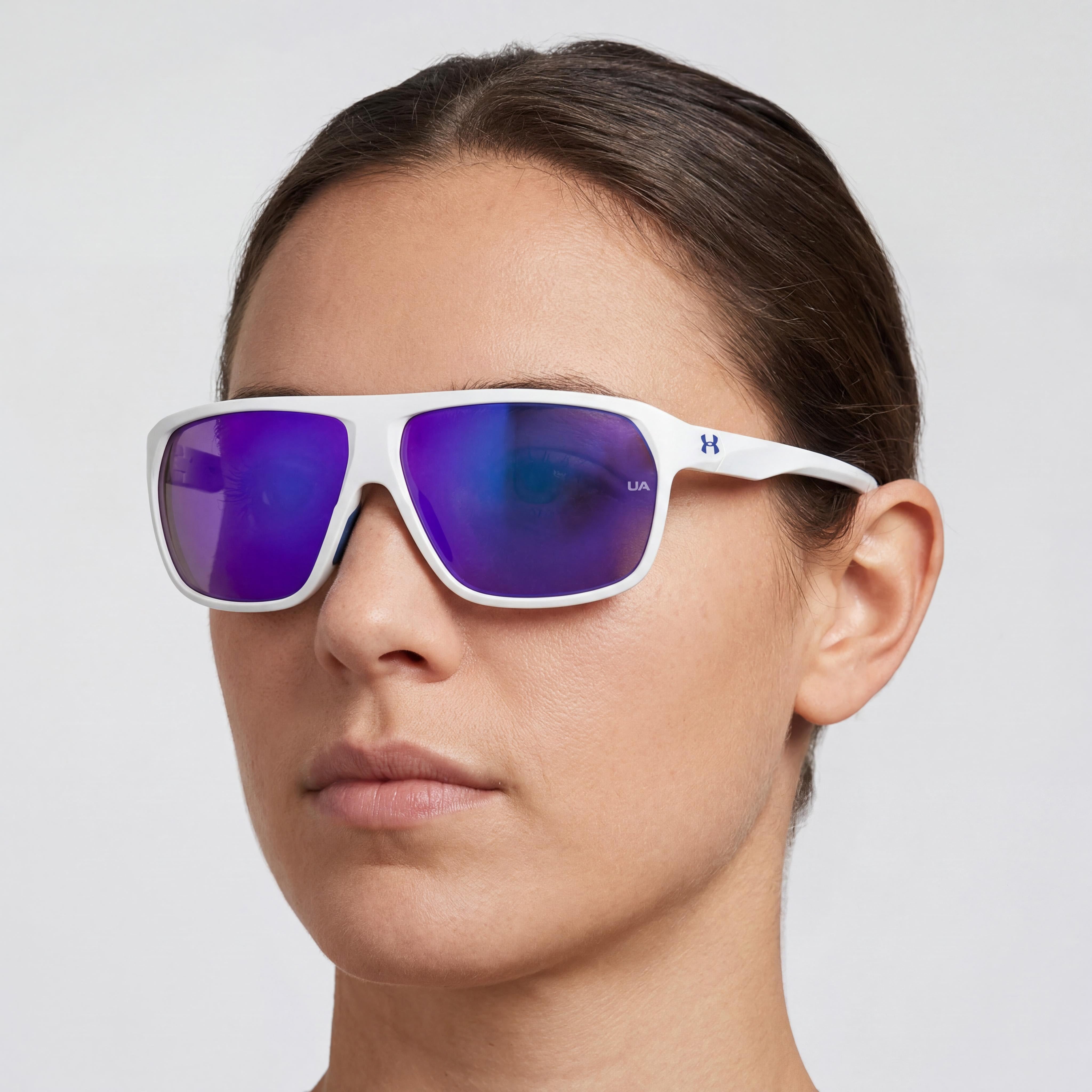 Gafas de sol unisex Under Armour Dominate rectangulares de poliamida no polarizadas con protección UV, blanco mate y azul espejado, 62 mm, Photo 4
